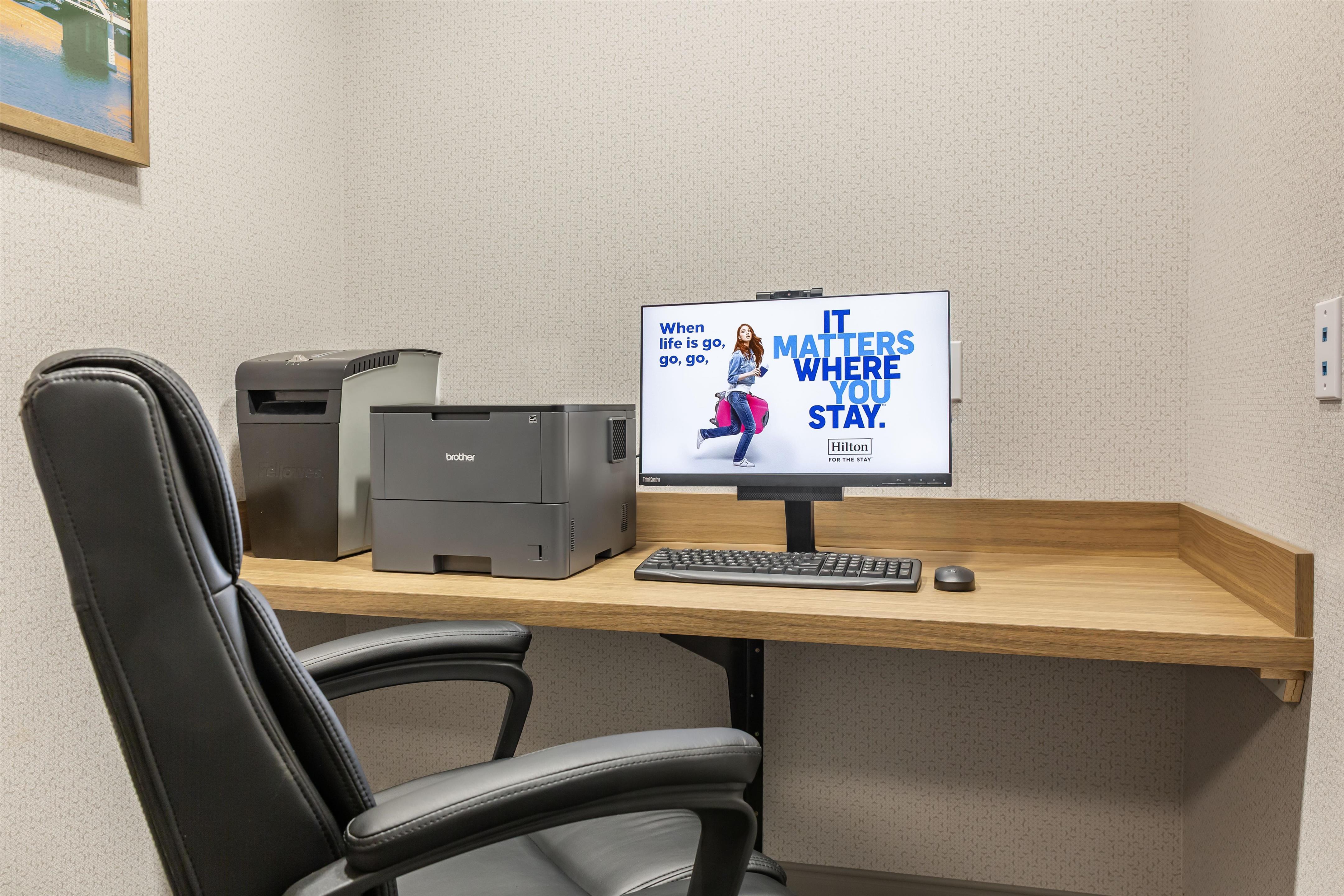 Business Center | Hampton Inn & Suites Cincinnati/Uptown-University Area