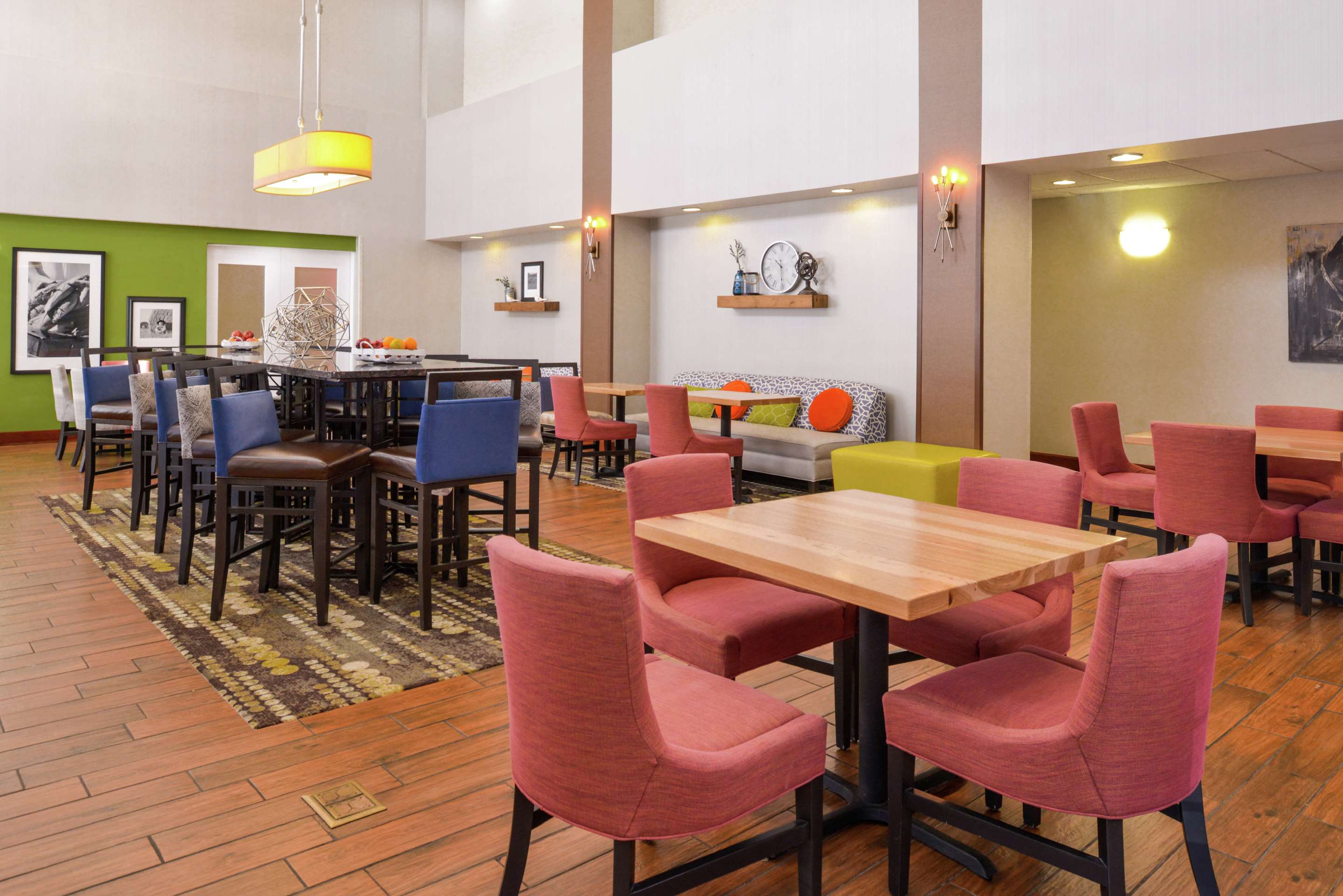 Breakfast Area | Hampton Inn & Suites Wilmington