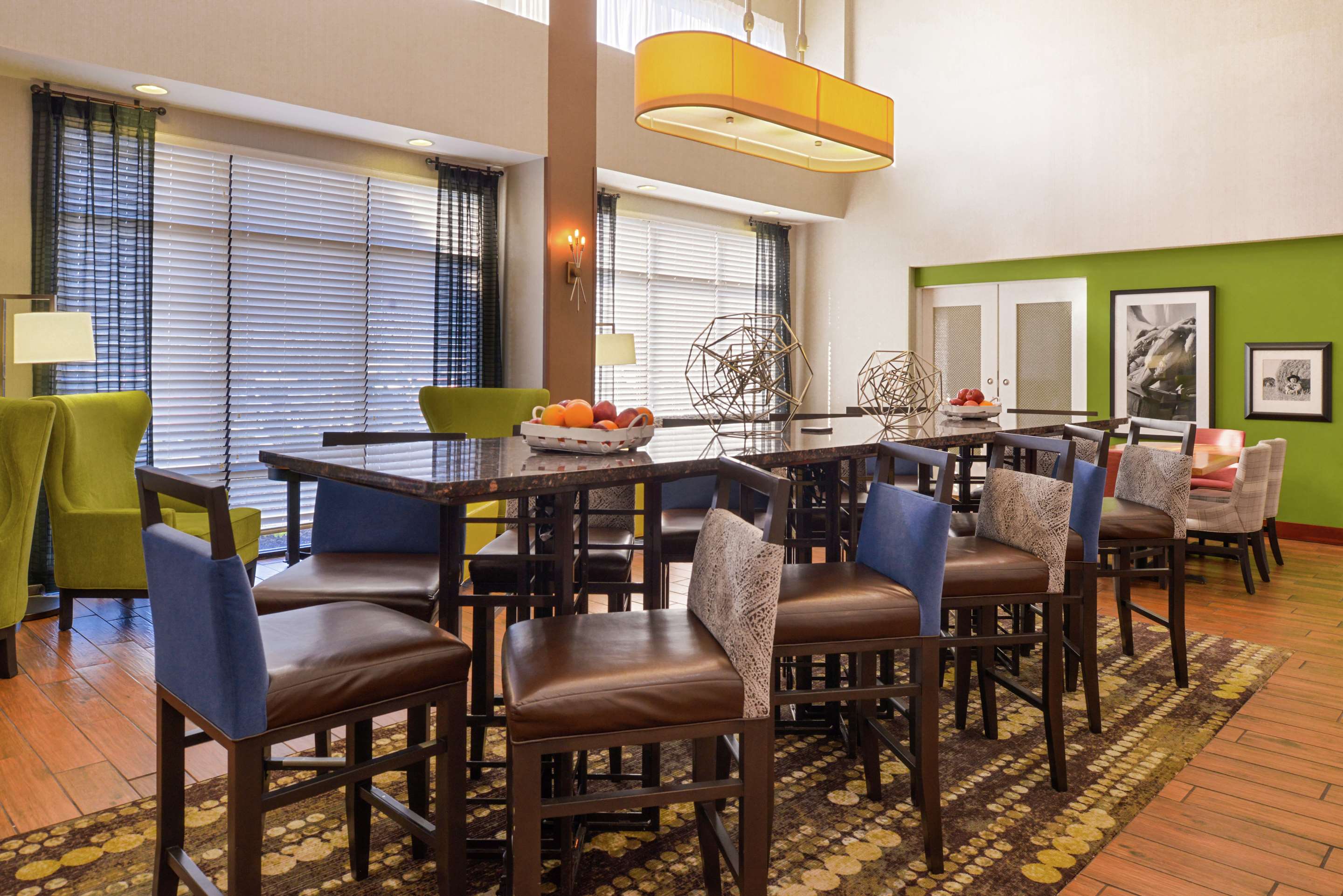 Breakfast Area | Hampton Inn & Suites Wilmington