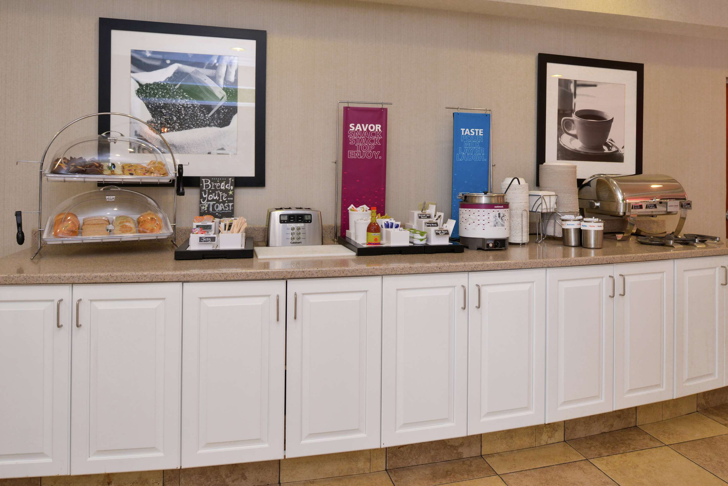 Breakfast Area | Hampton Inn & Suites Wilmington