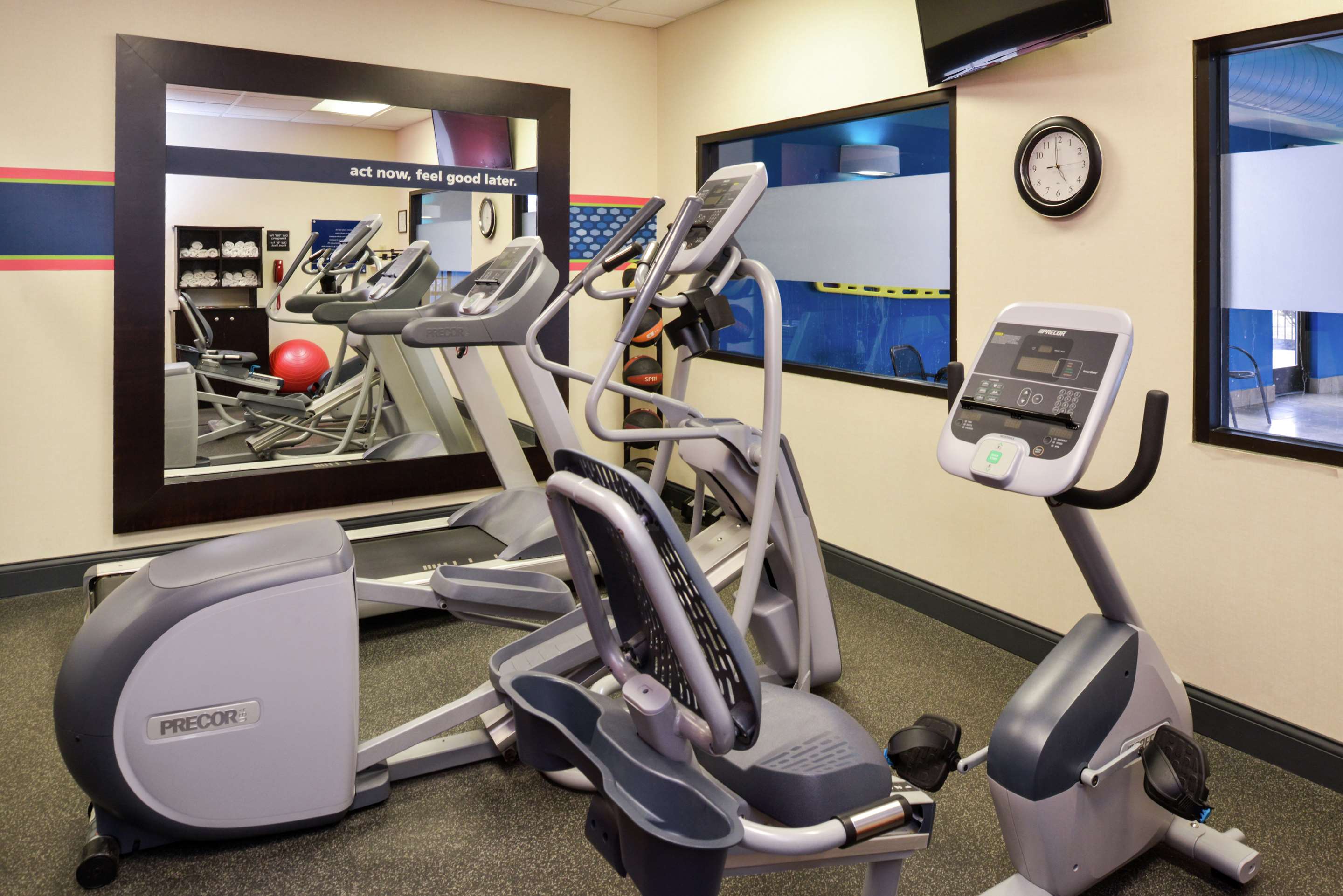 Health club fitness center gym | Hampton Inn & Suites Wilmington