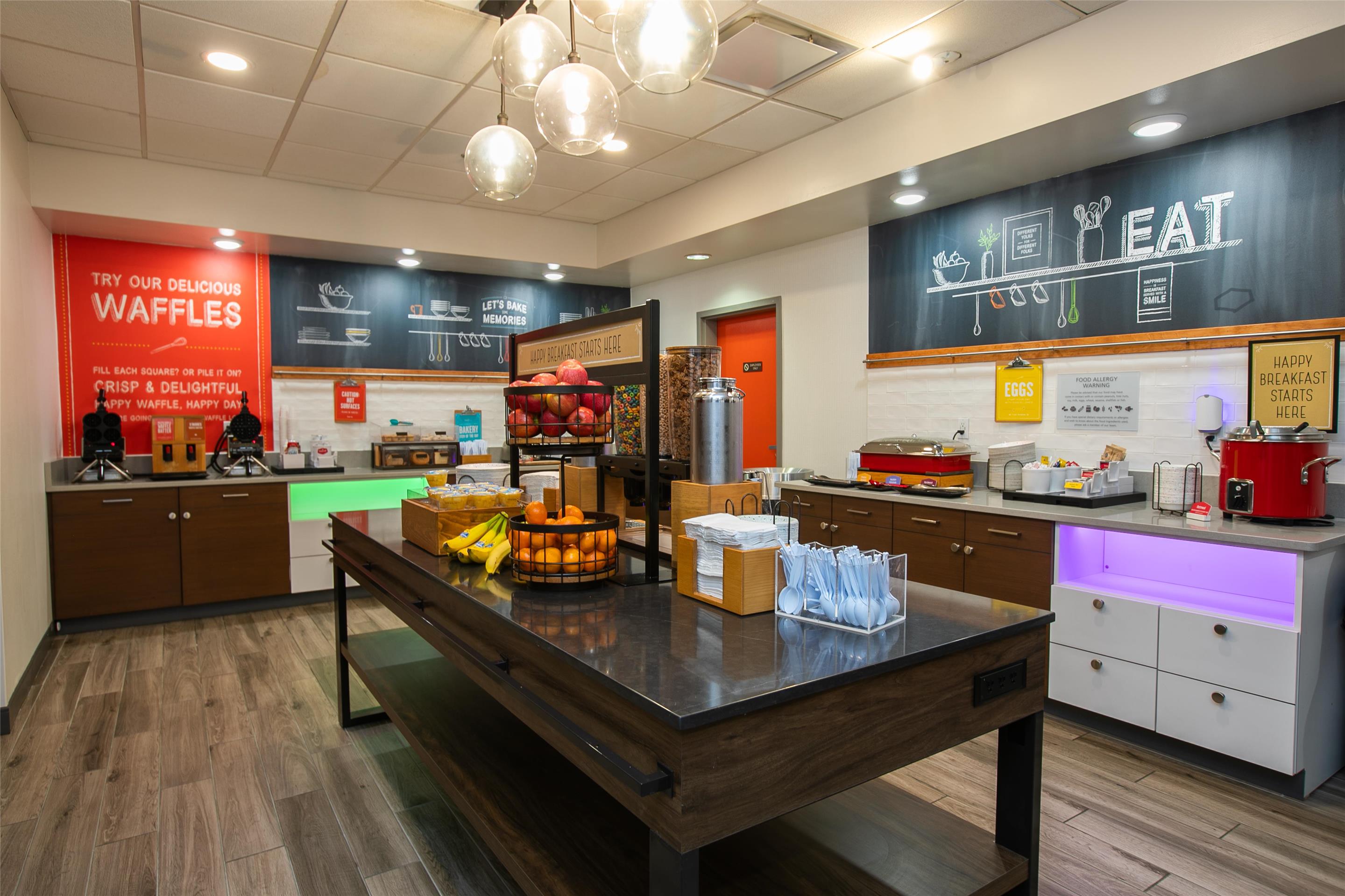 Breakfast Area | Hampton Inn & Suites Wilder