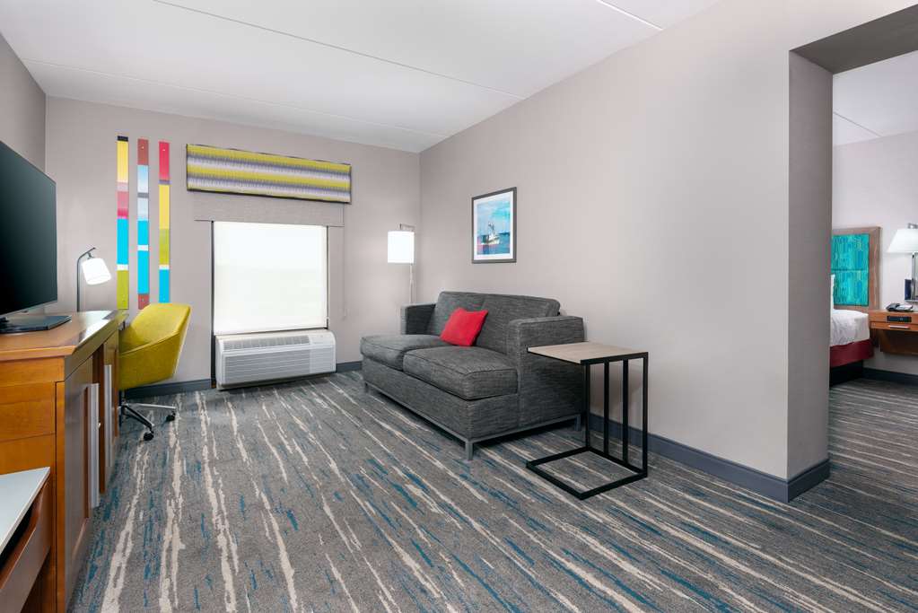 Hampton Inn Coventry-Warwick Area-guestroom-Guest Room,On-Site.jpg