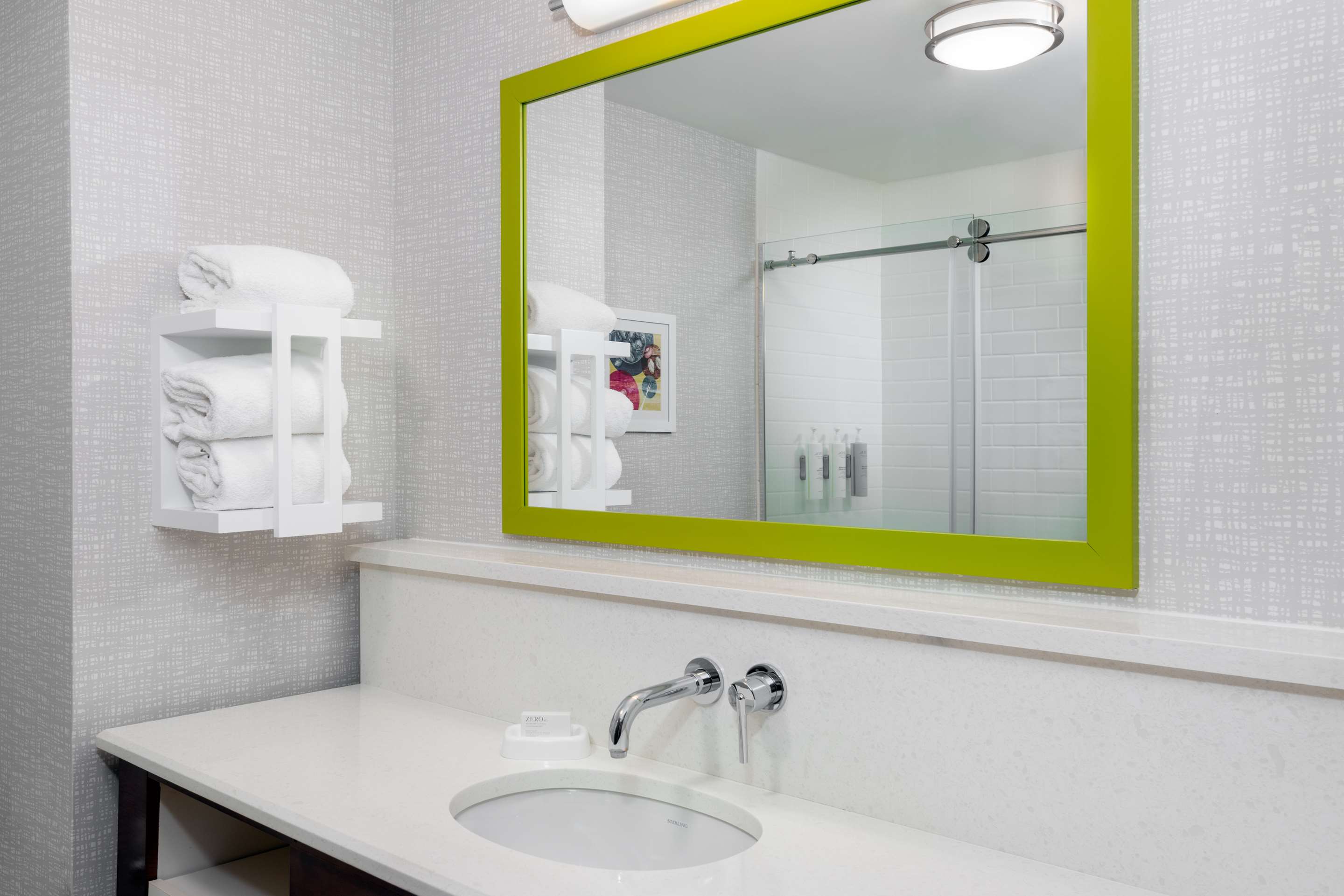 Guest room bath