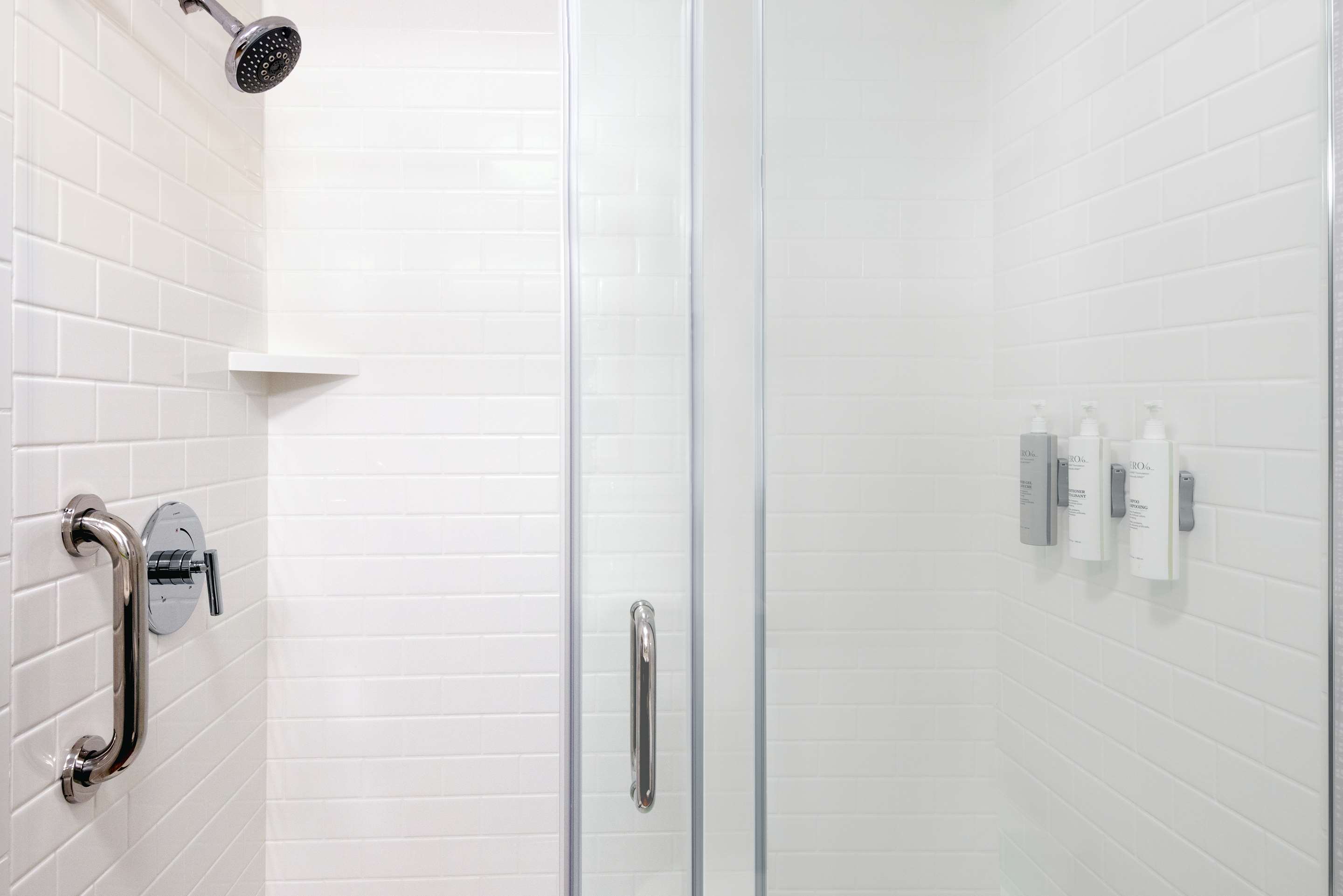 Guest room bath