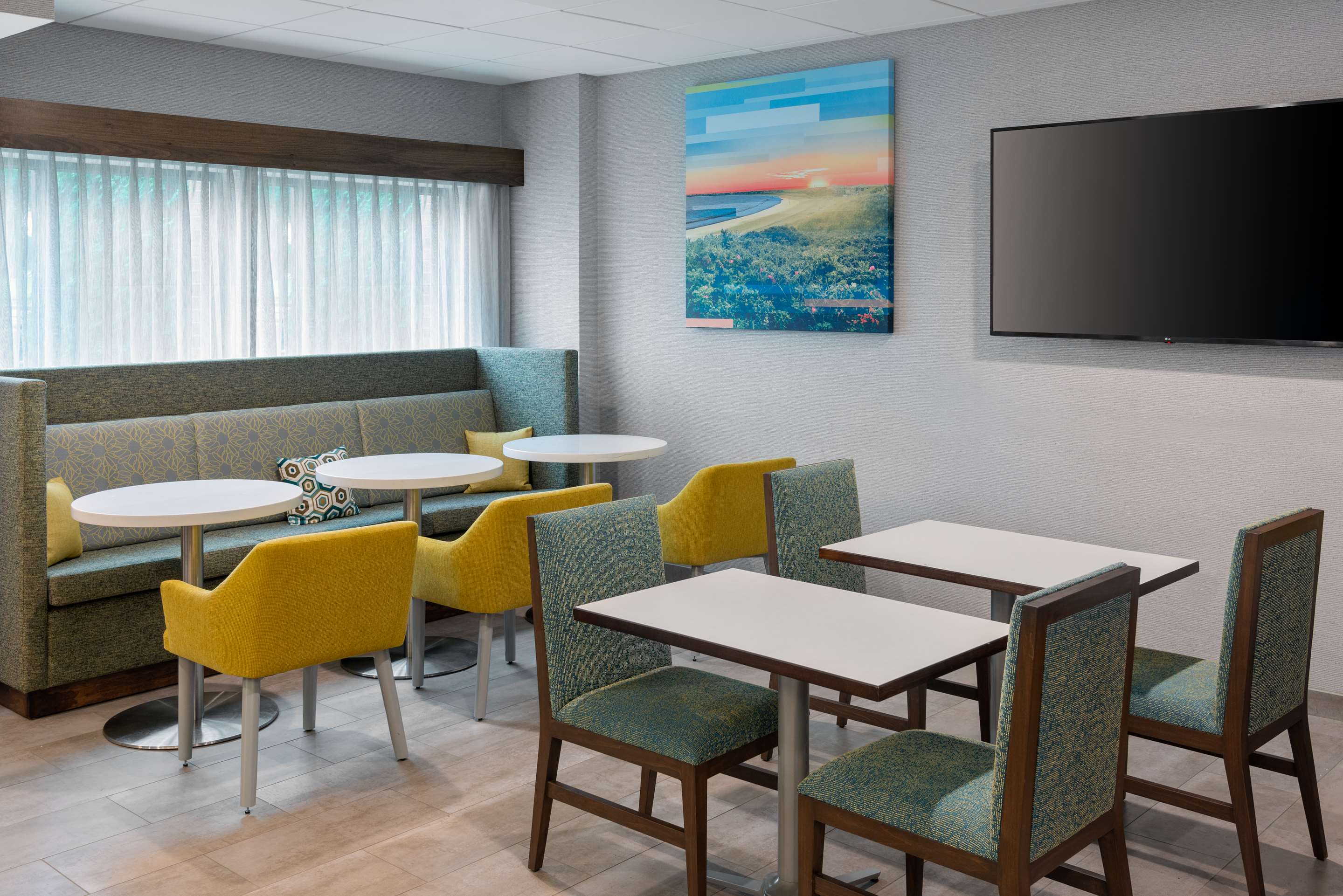 Lobby | Hampton Inn Coventry - Warwick Area