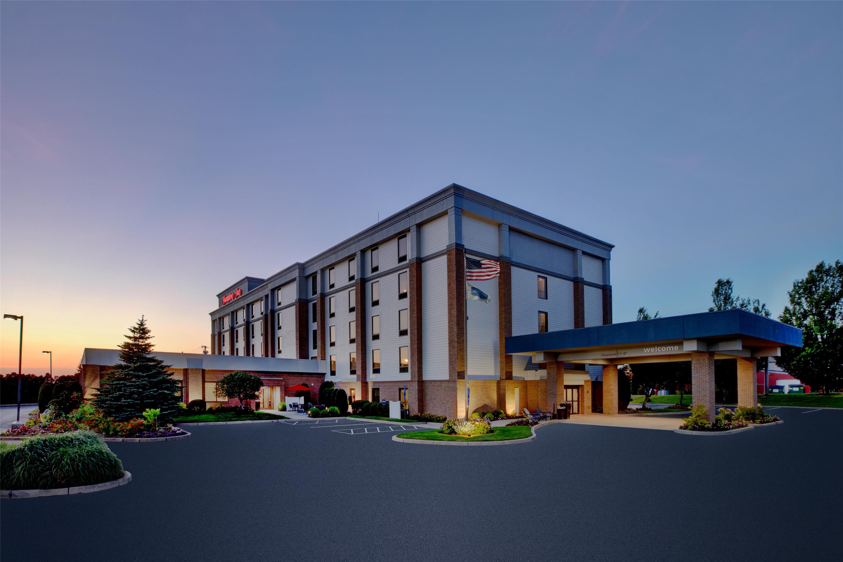 Exterior | Hampton Inn Coventry - Warwick Area