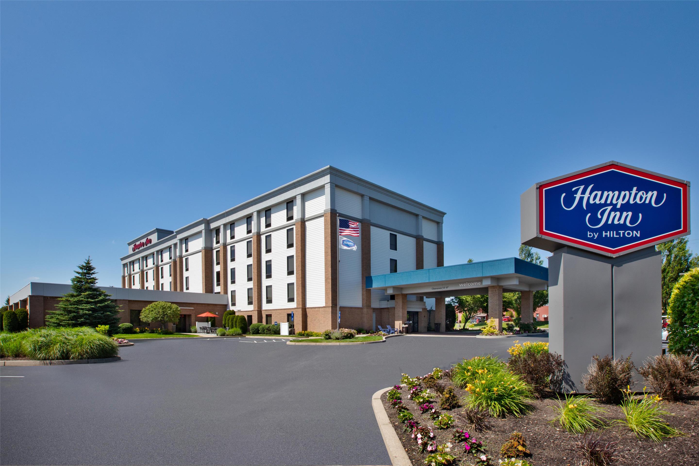 Exterior | Hampton Inn Coventry - Warwick Area
