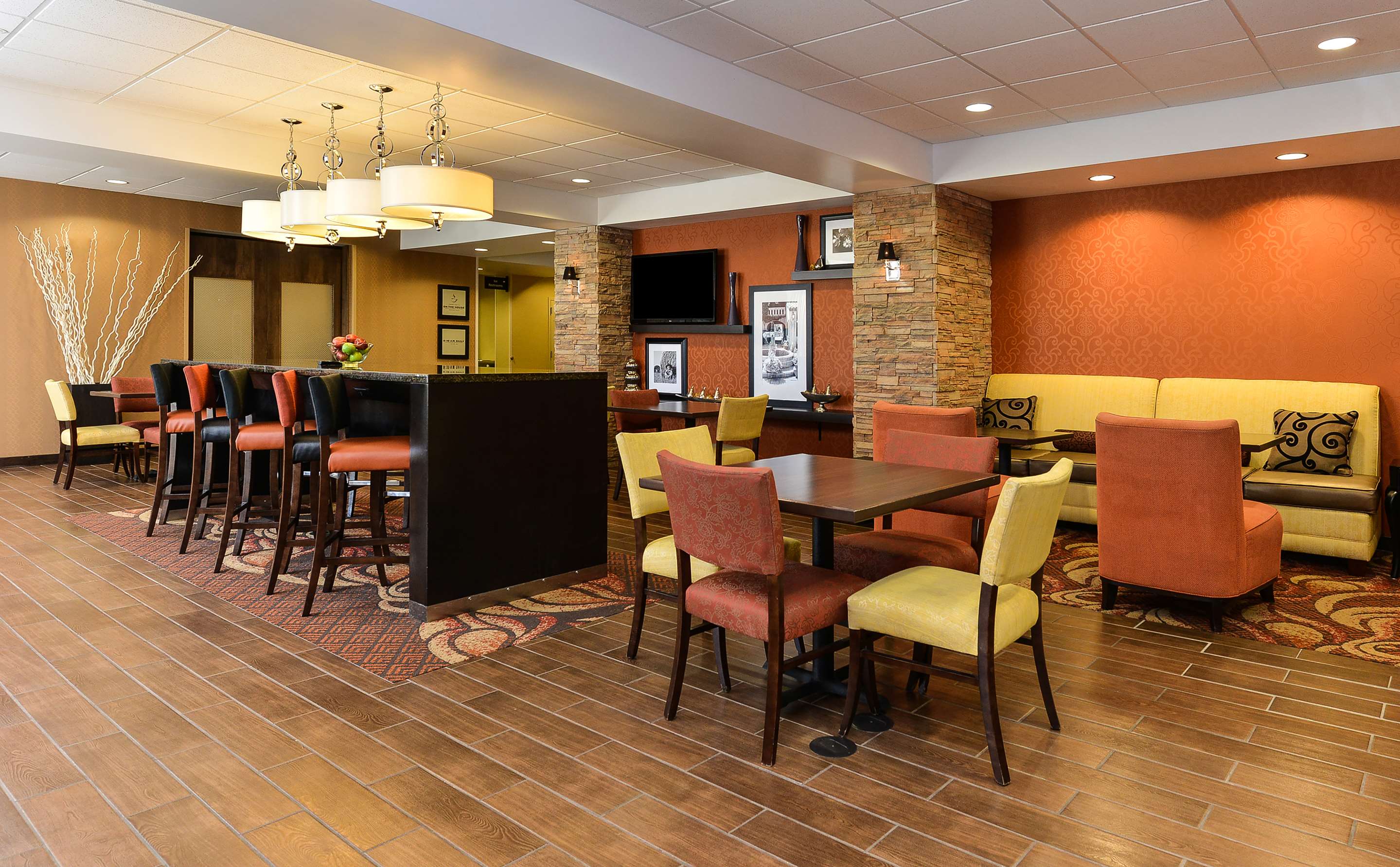 Reception | Hampton Inn Clinton, IA