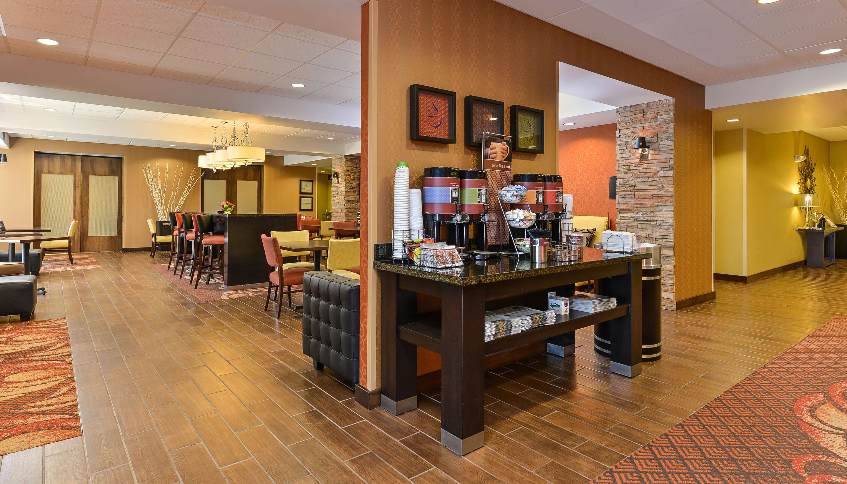 Reception | Hampton Inn Clinton, IA