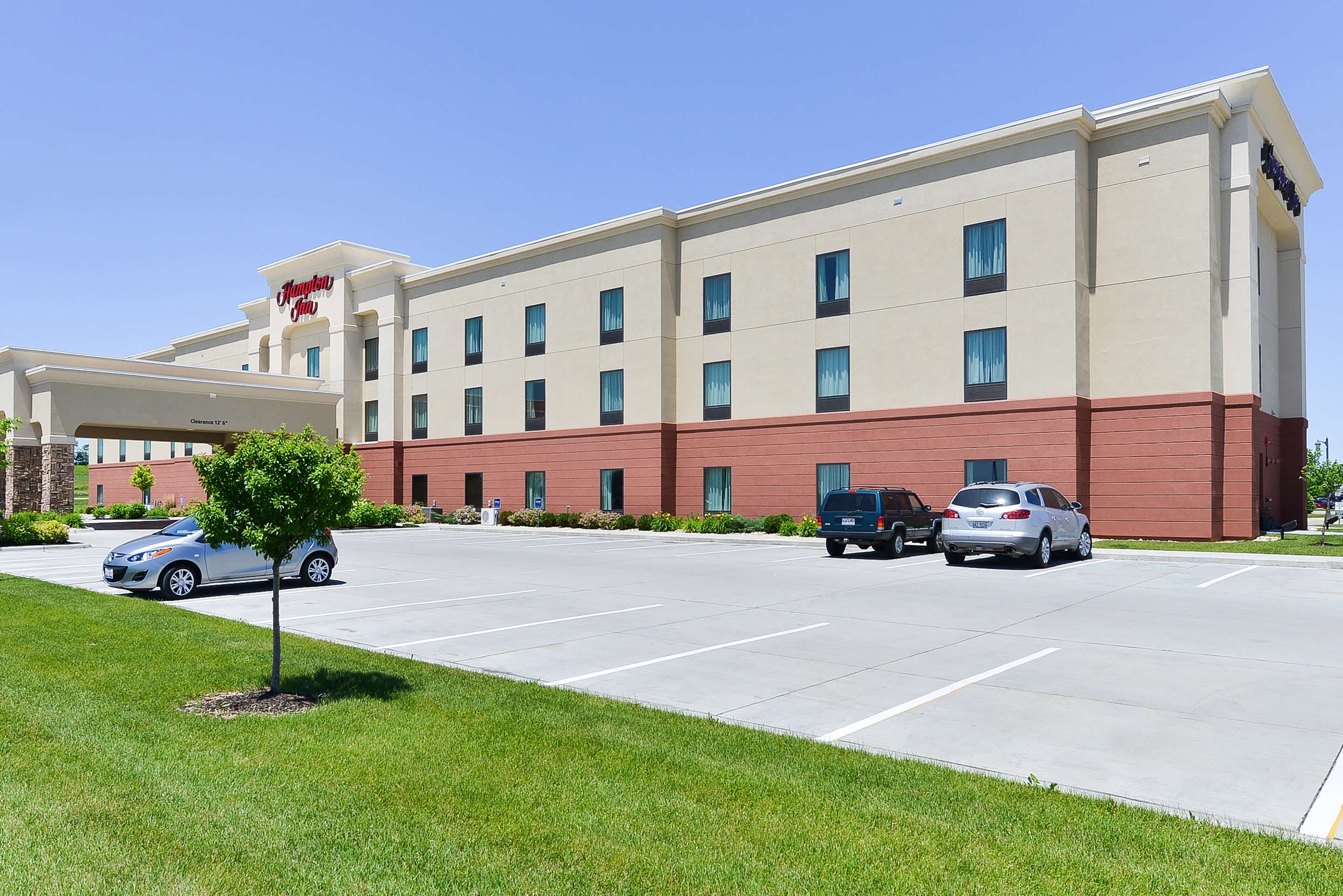 Exterior | Hampton Inn Clinton, IA