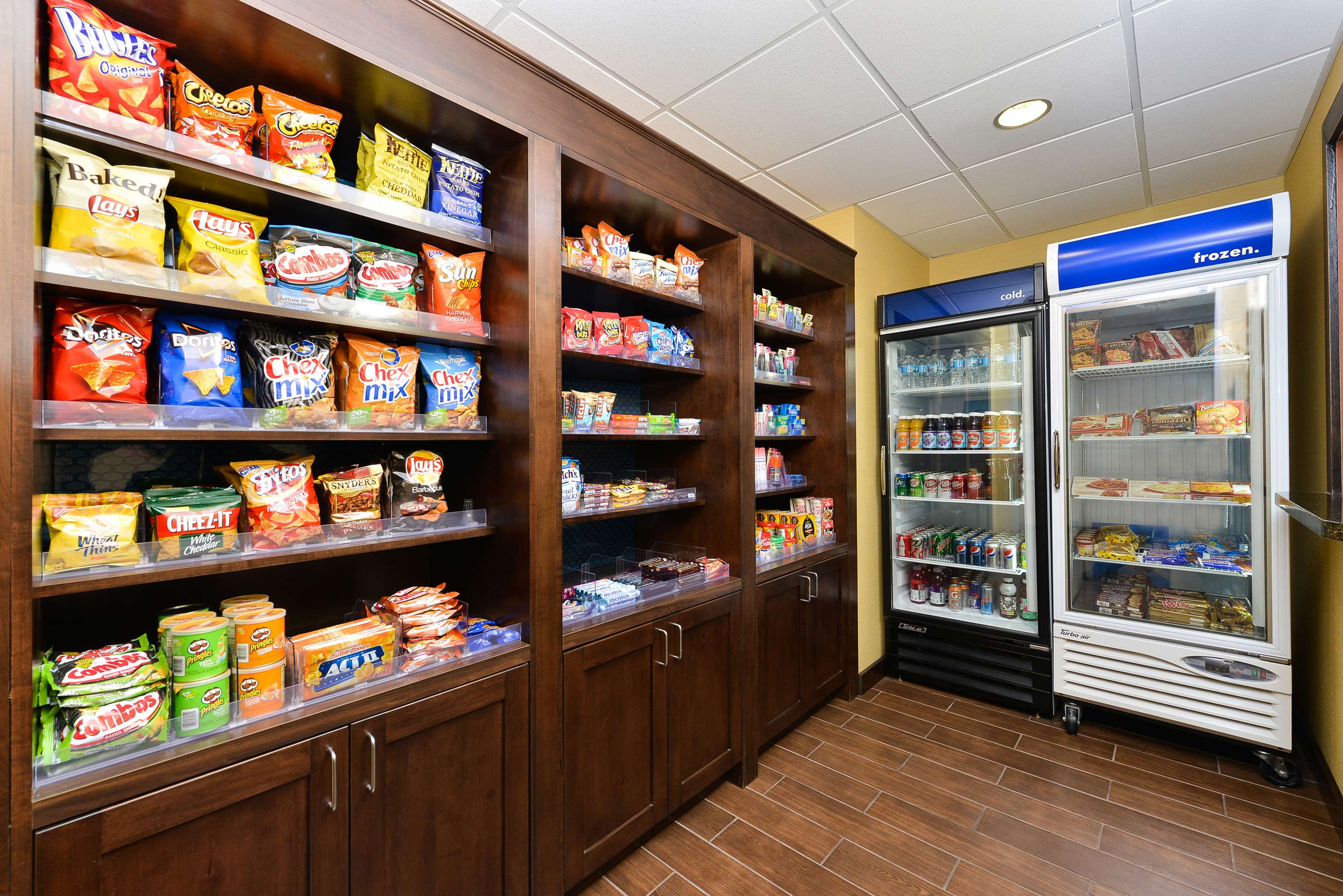 Restaurant | Hampton Inn Clinton, IA