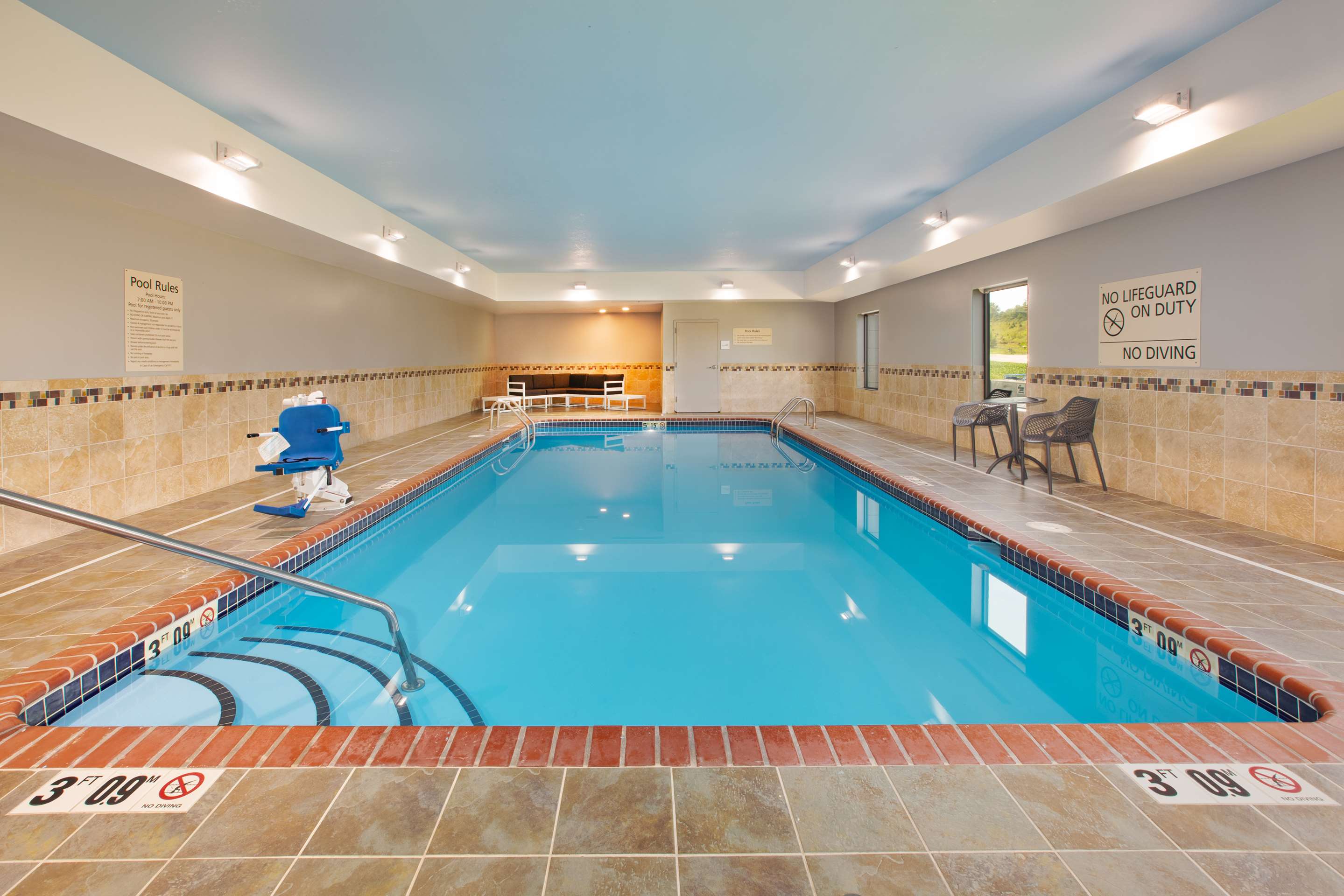 Pool | Hampton Inn Clinton, IA