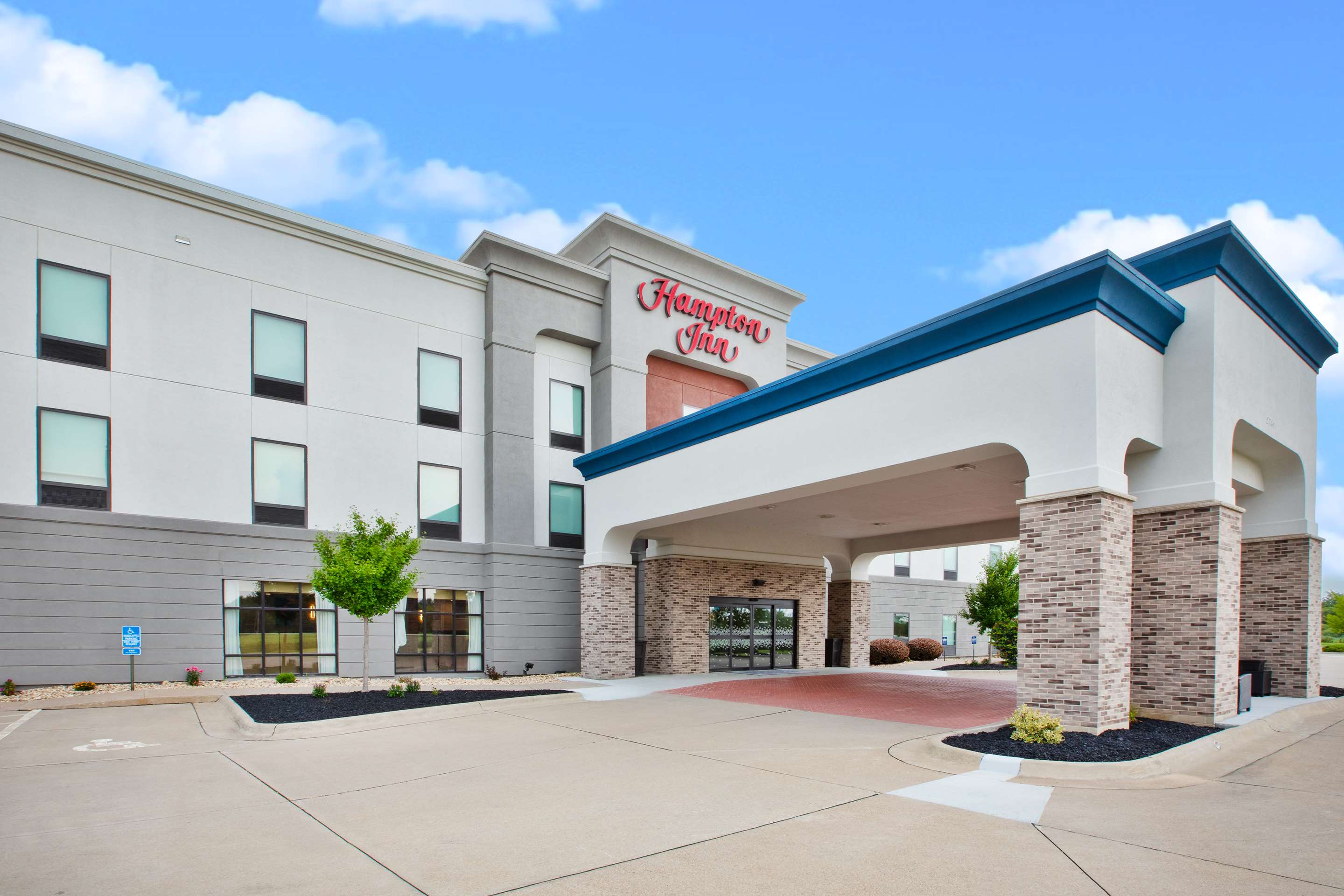 Exterior | Hampton Inn Clinton, IA