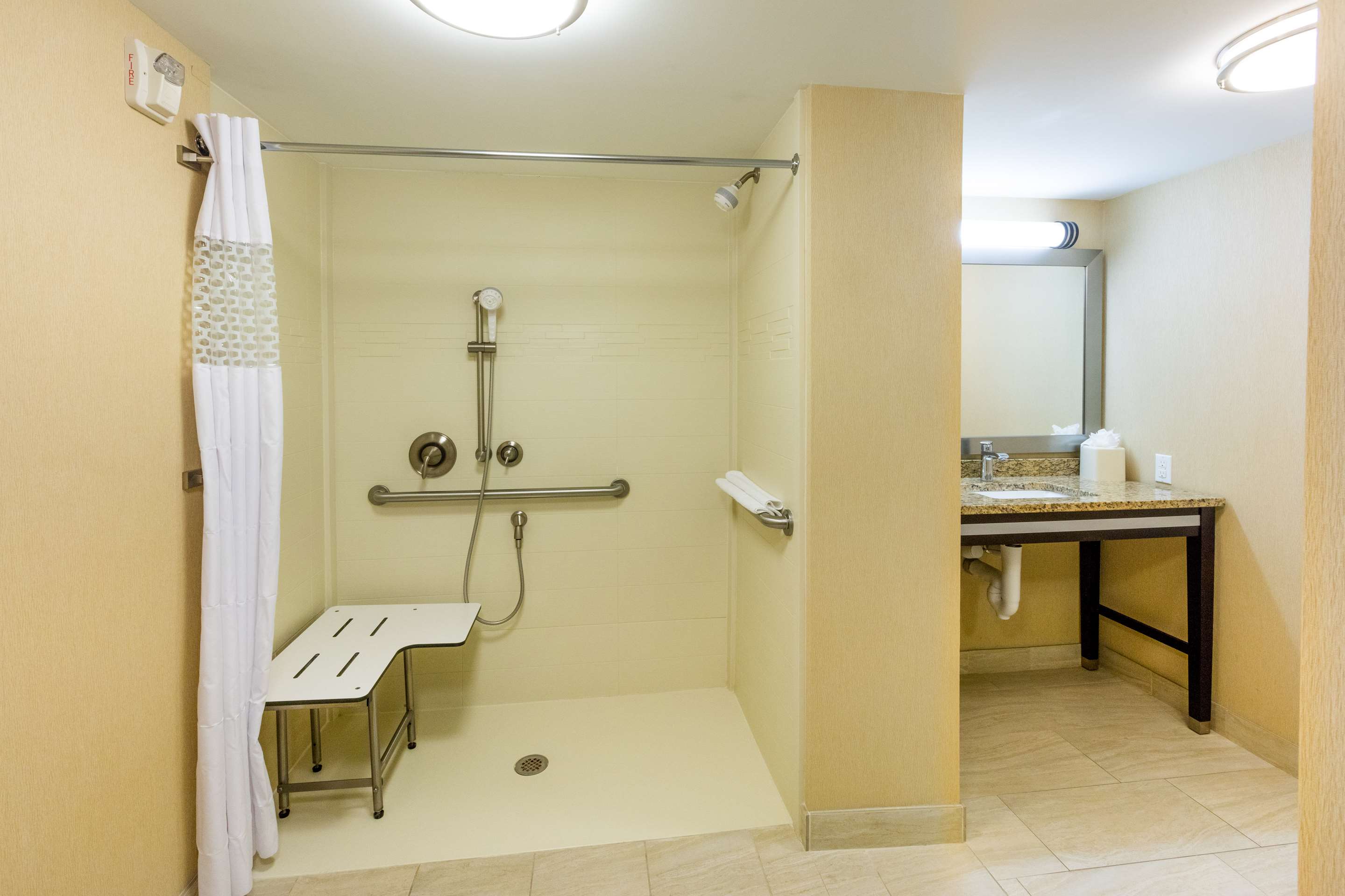 Guest room bath