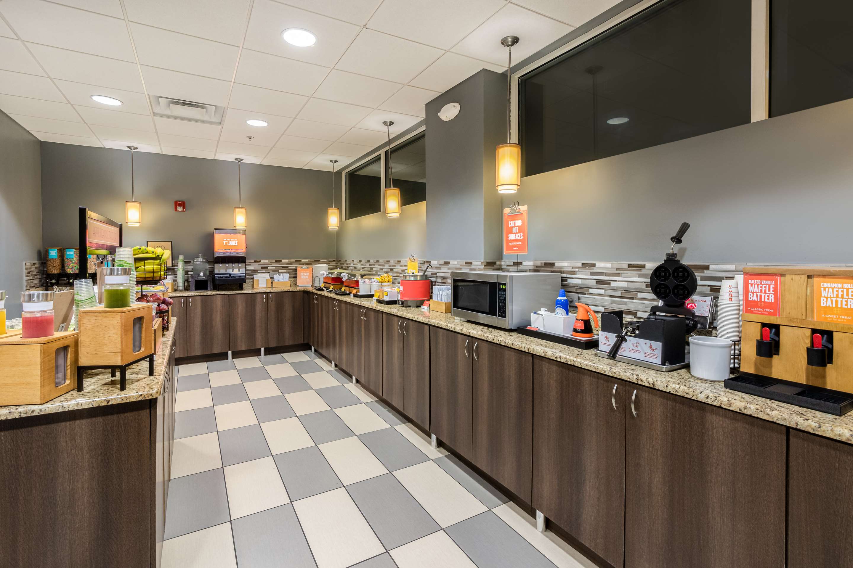 Breakfast Area | Hampton Inn Daytona Shores-Oceanfront