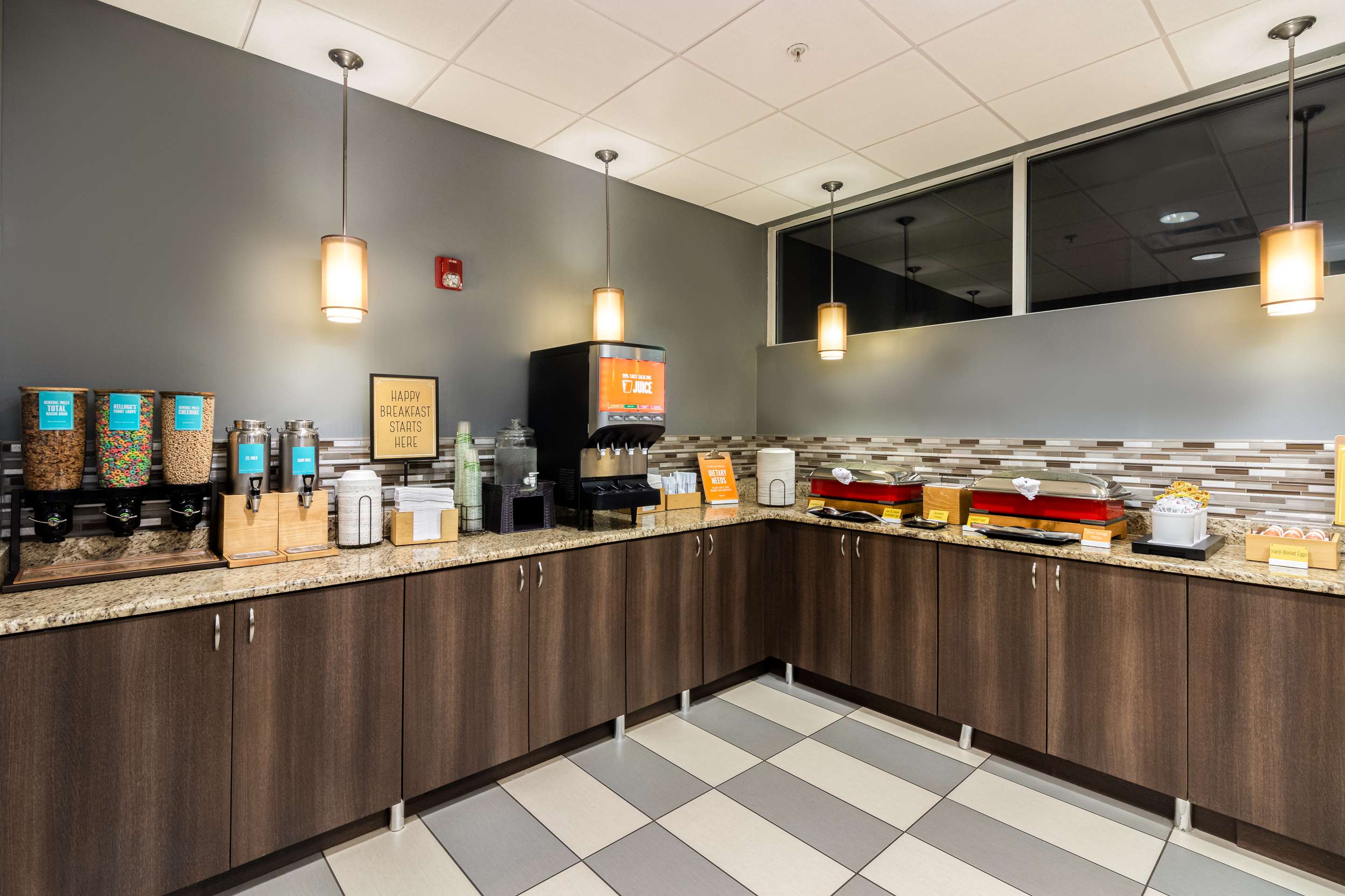 Breakfast Area | Hampton Inn Daytona Shores-Oceanfront