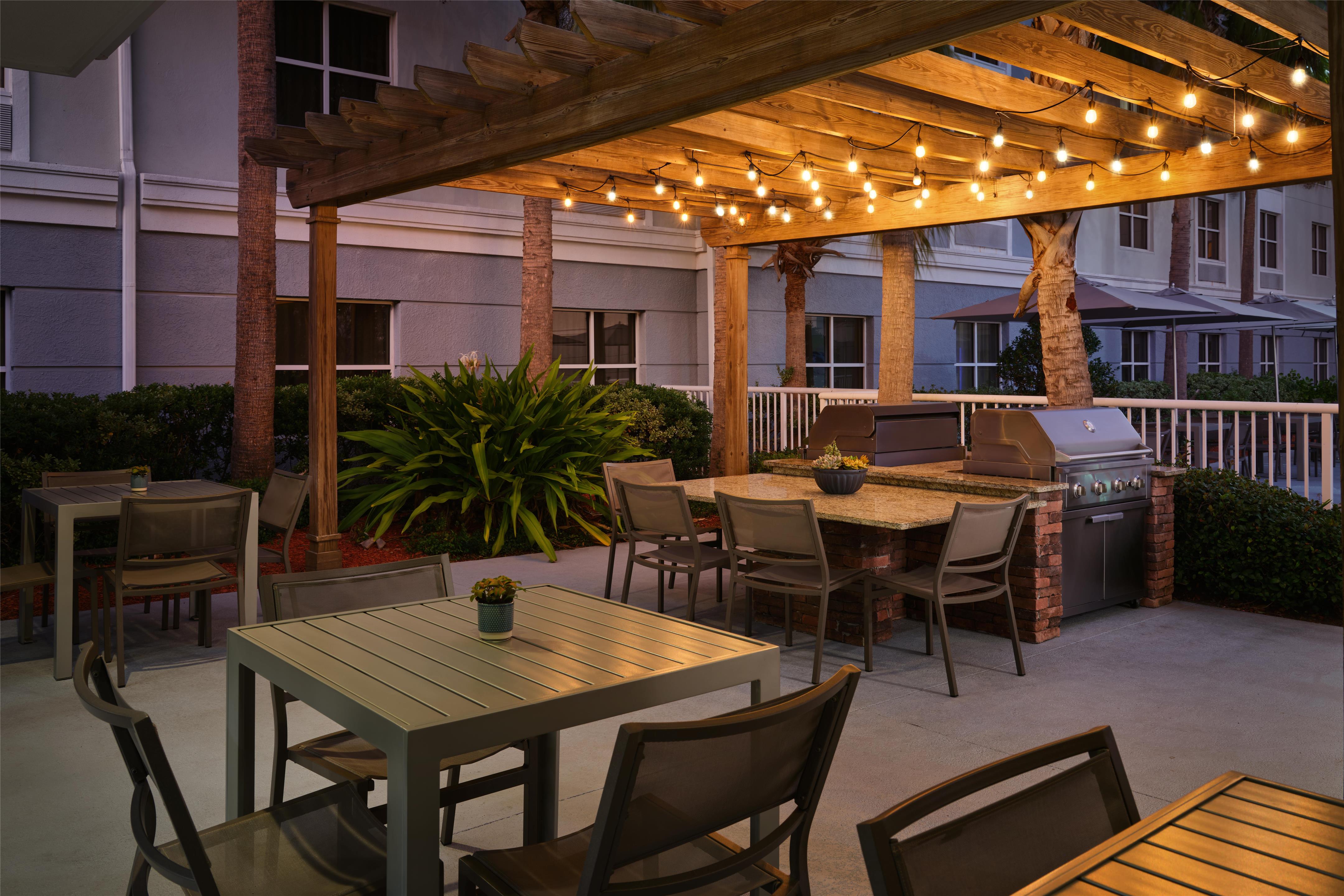 Exterior | Homewood Suites by Hilton Daytona Beach Speedway-Airport
