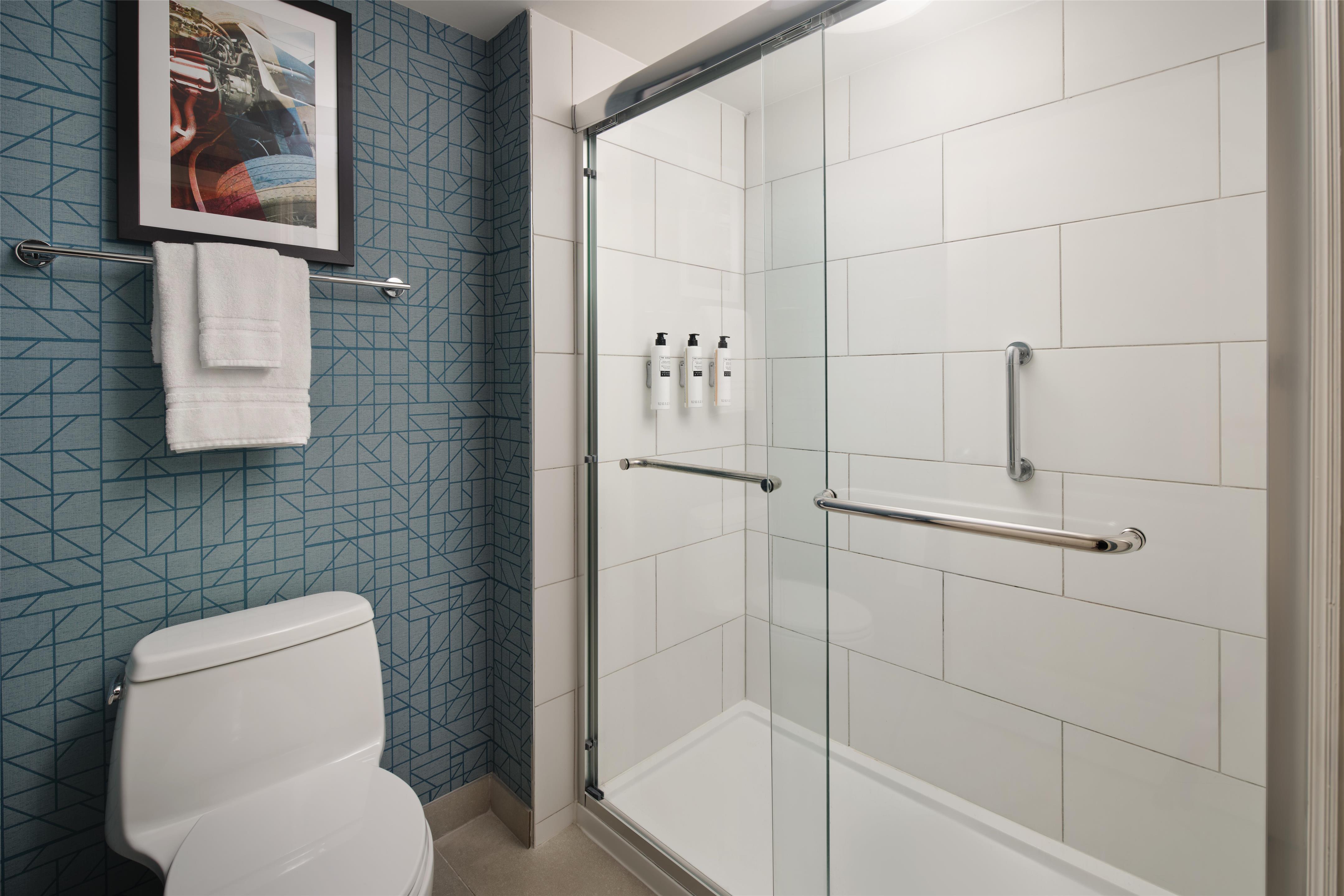 Guest room bath