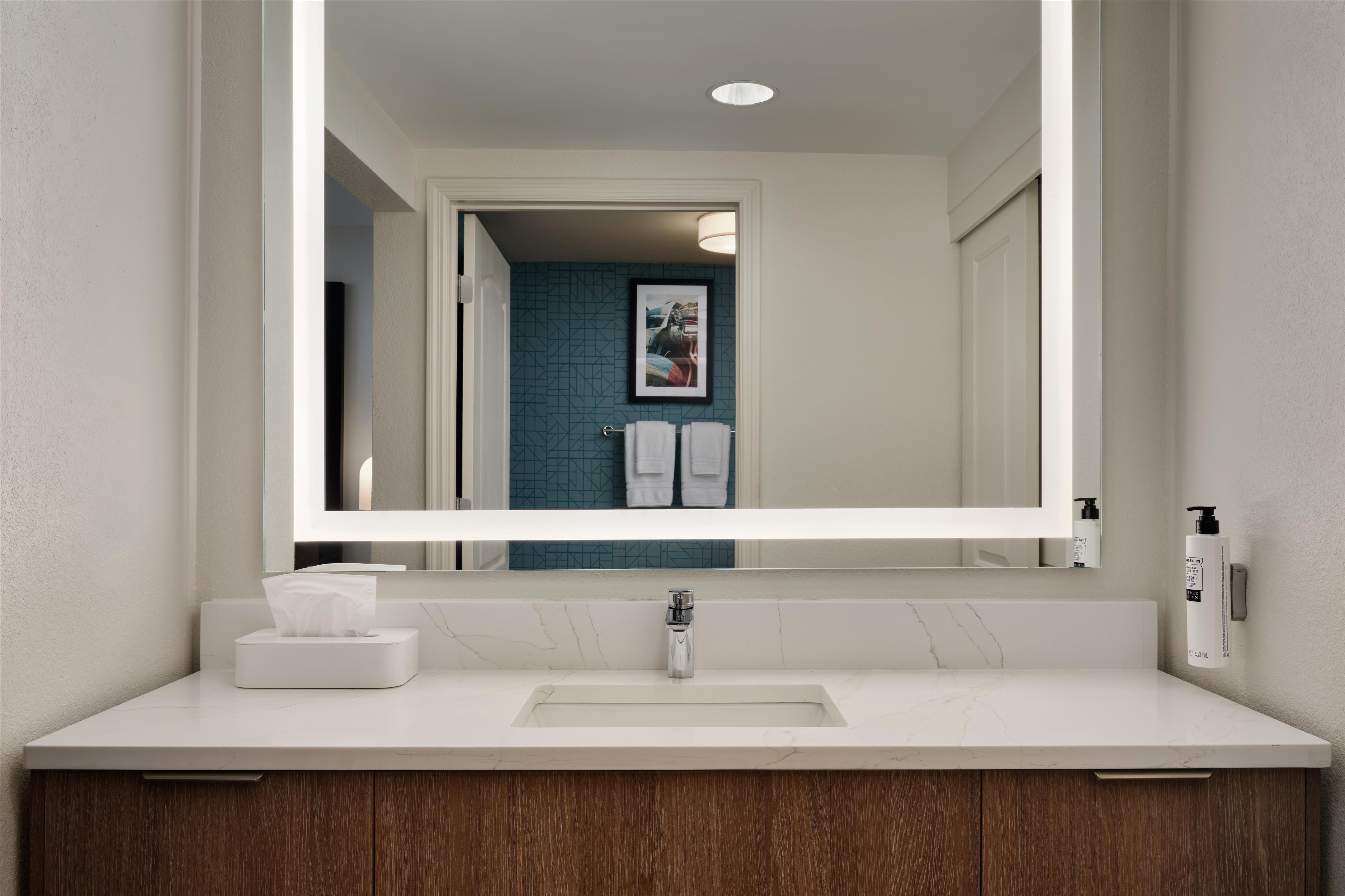 Guest room bath
