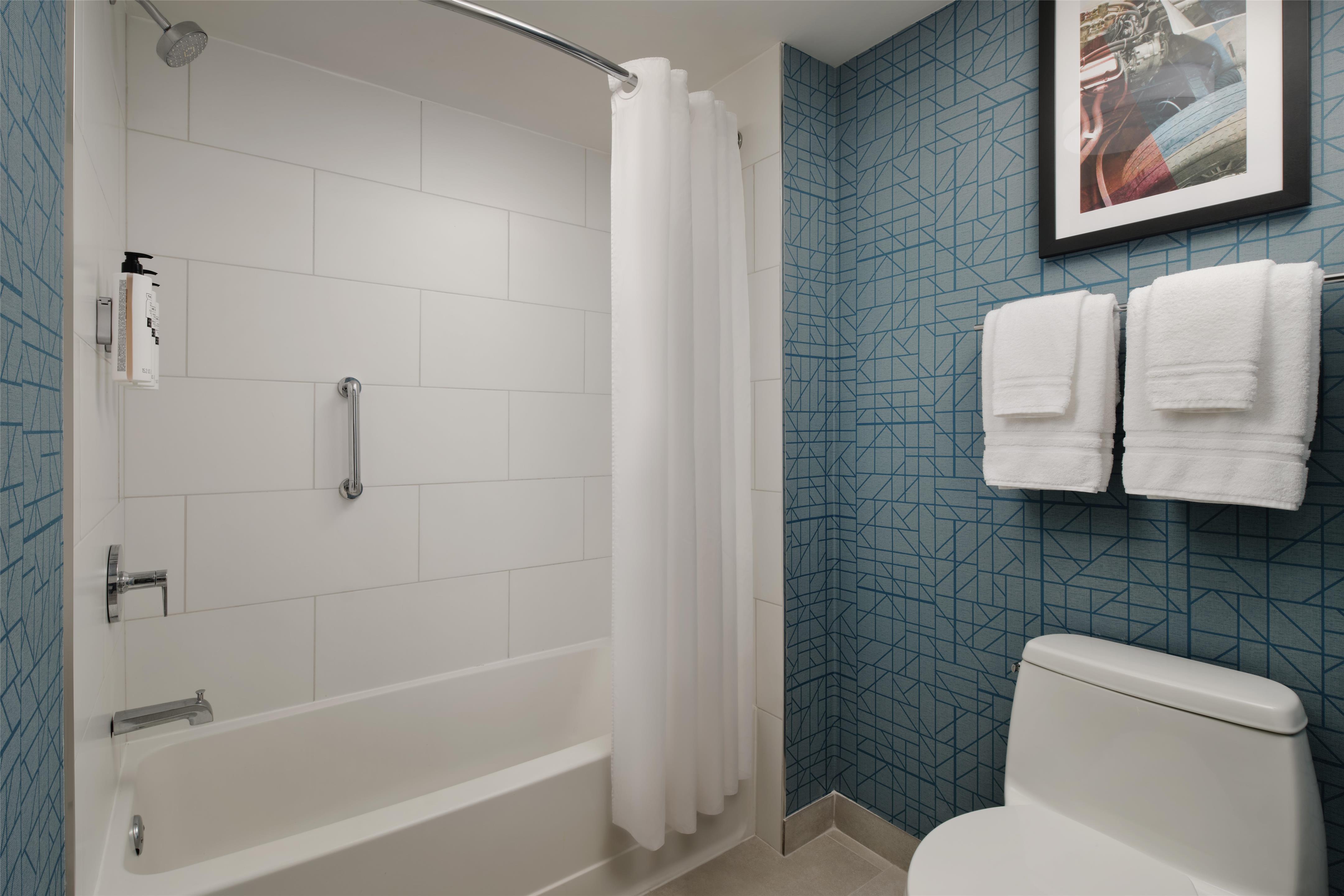 Guest room bath