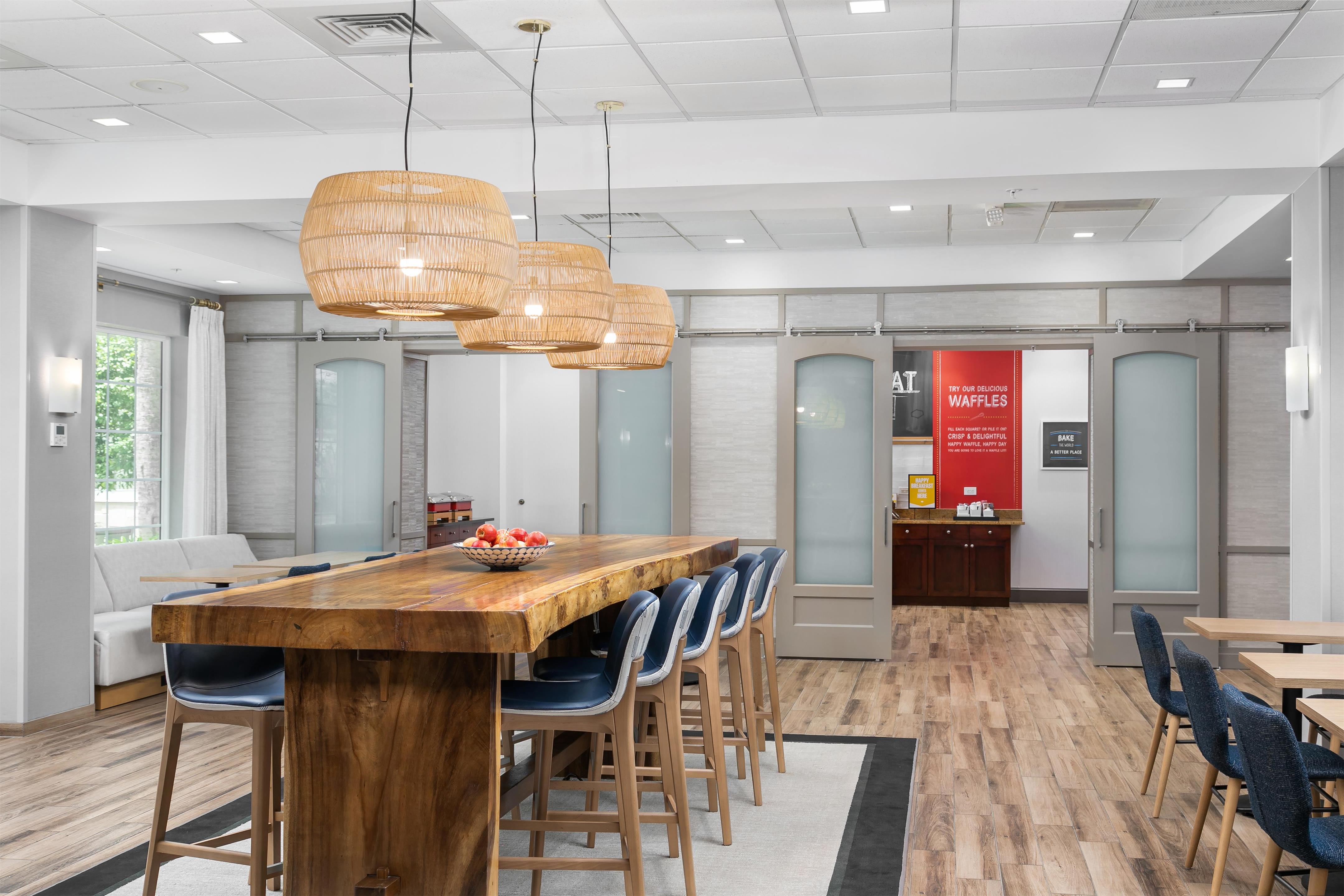 Breakfast Area | Hampton Inn New Smyrna Beach
