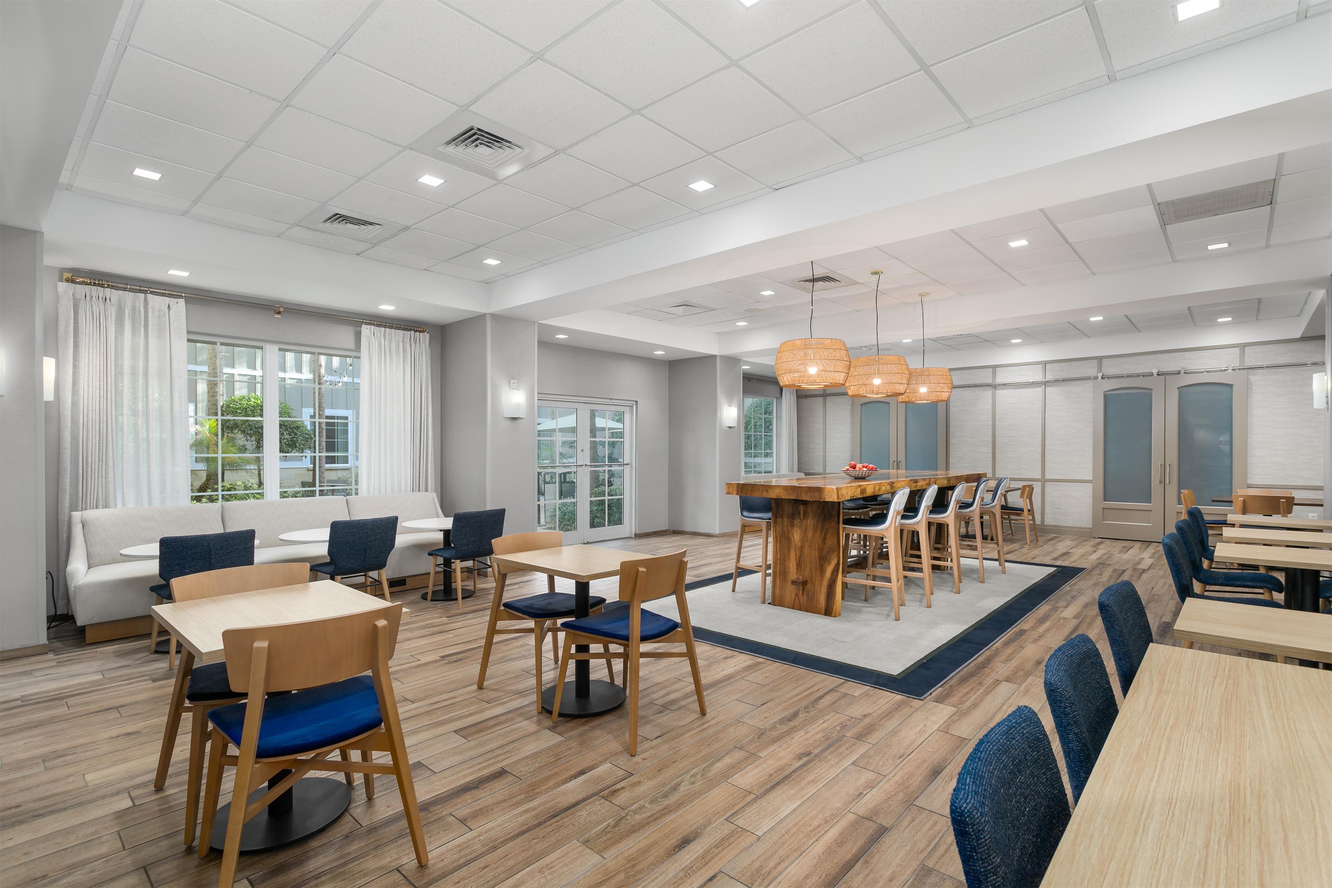 Breakfast Area | Hampton Inn New Smyrna Beach