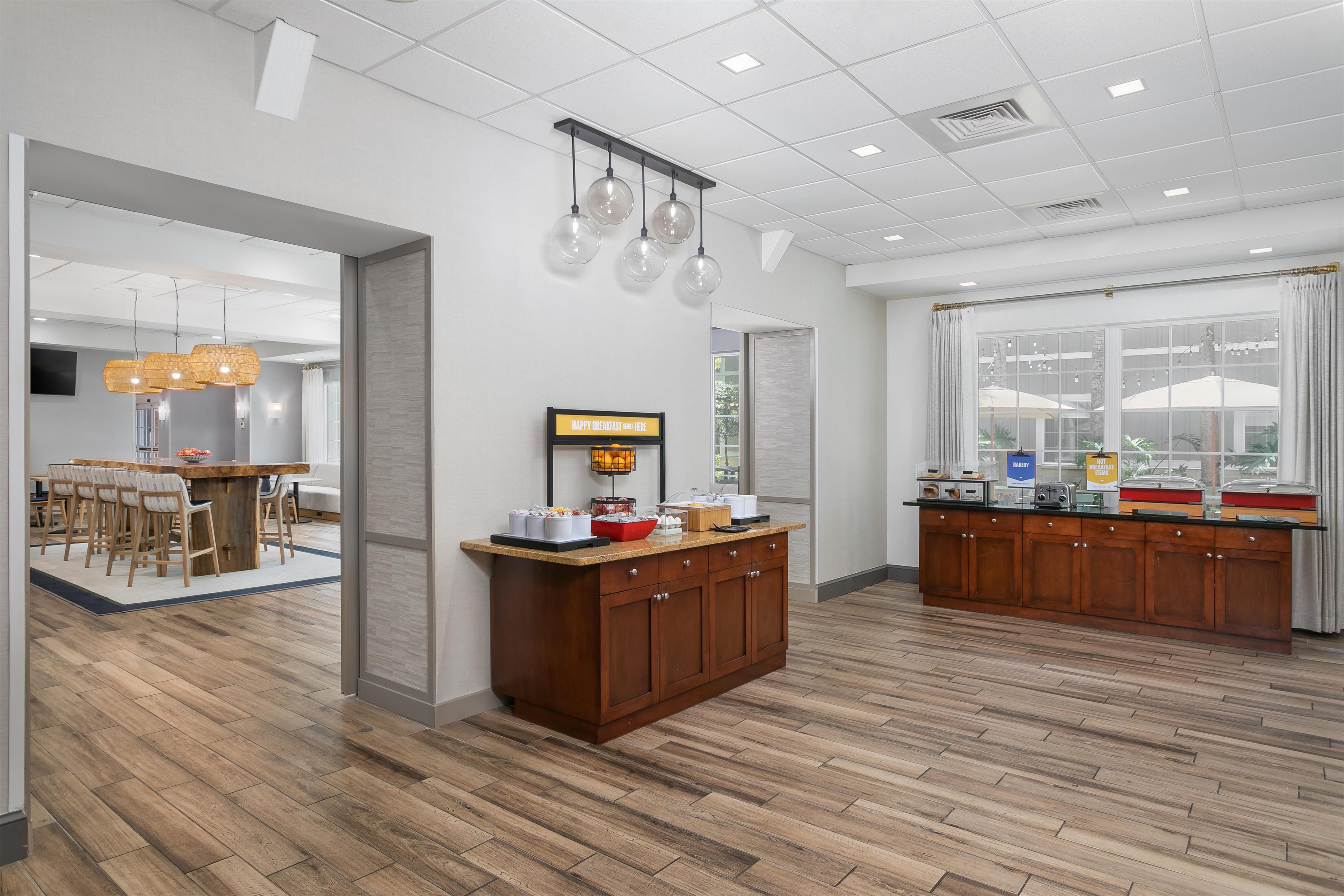 Breakfast Area | Hampton Inn New Smyrna Beach