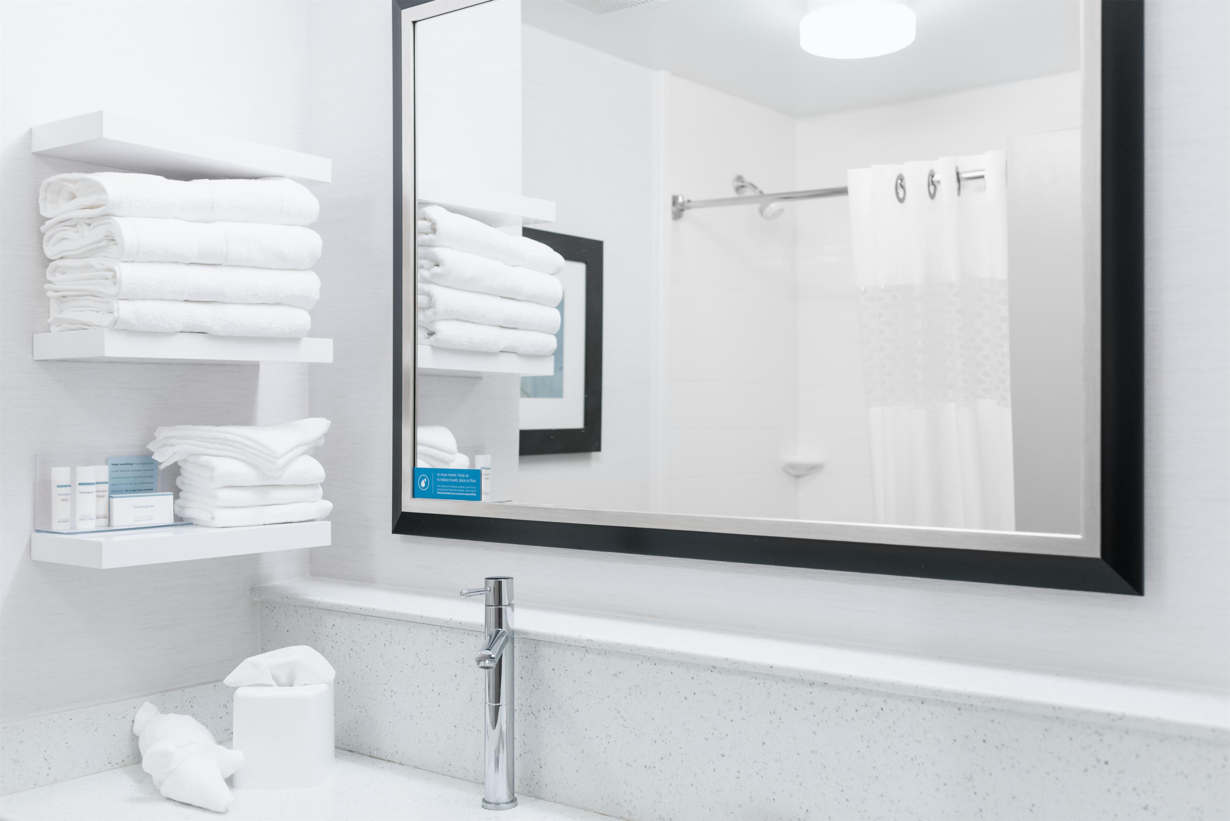 Guest room bath