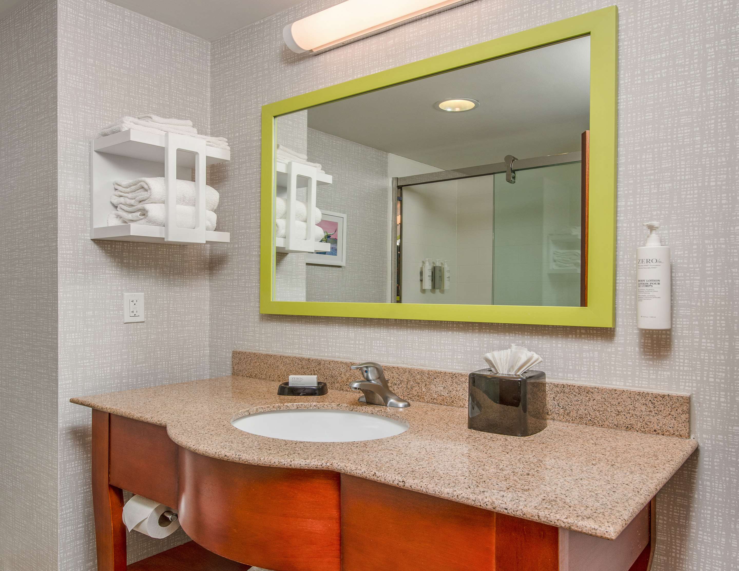 Guest room bath