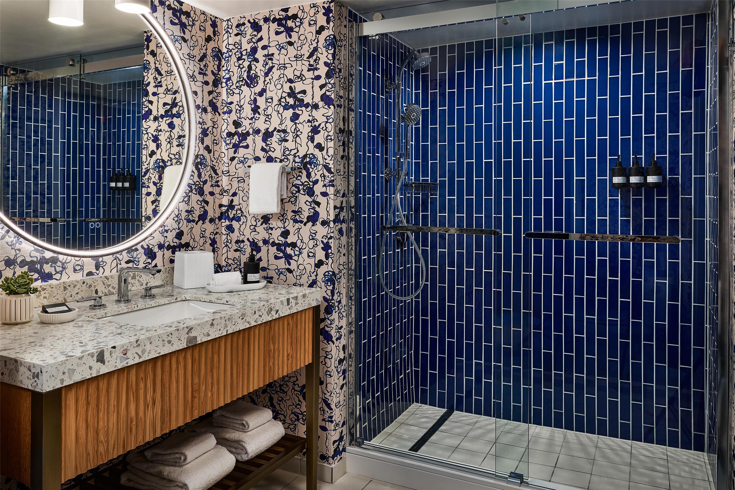 Guest room bath