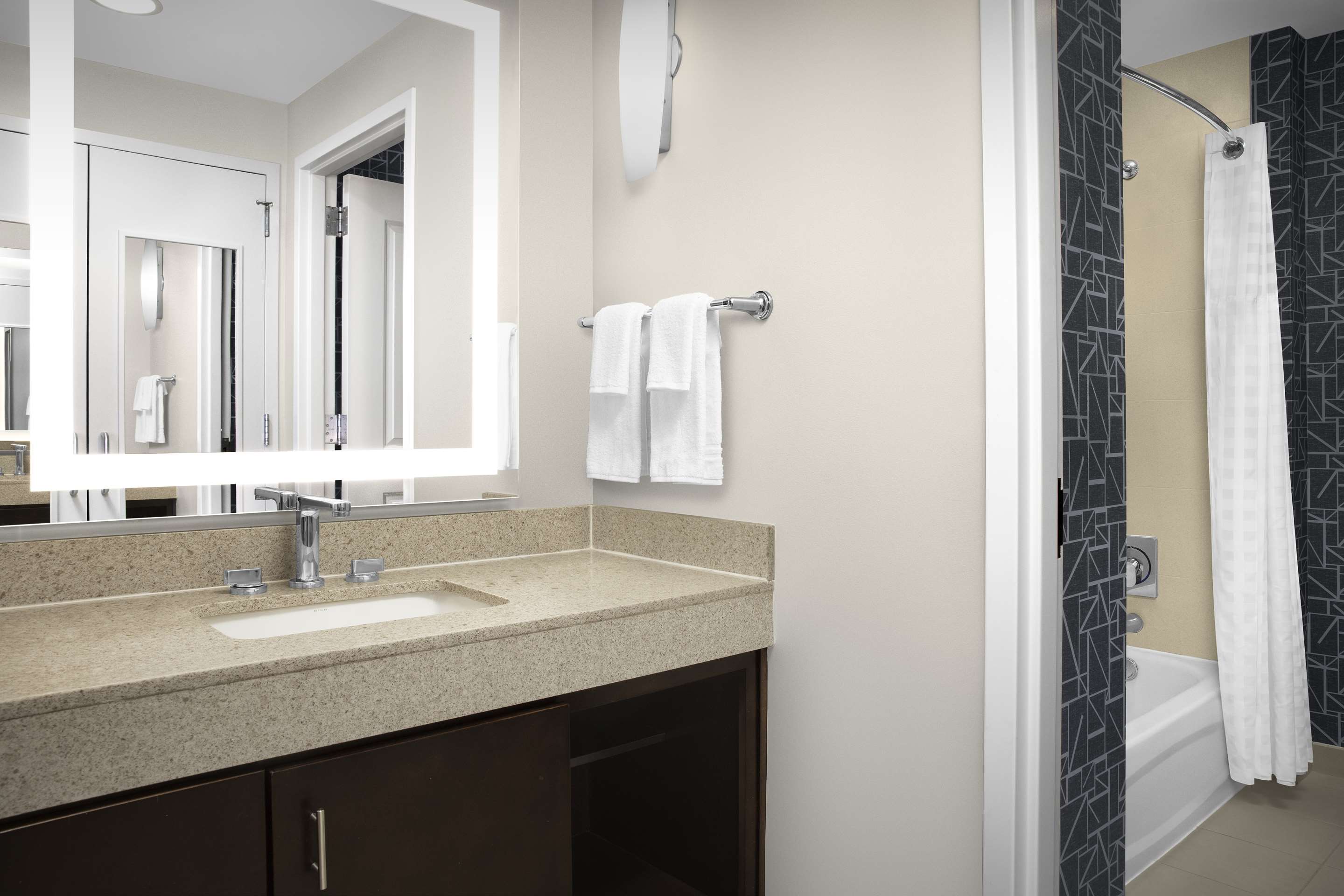 Guest room bath