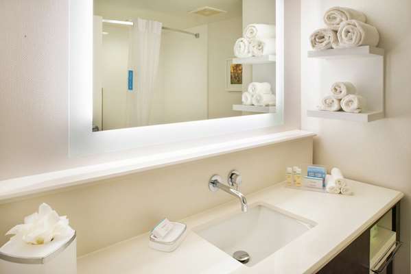  - Hampton Inn & Suites Legacy Park Frisco