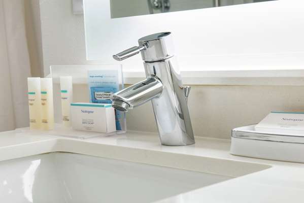  - Hampton Inn & Suites Legacy Park Frisco