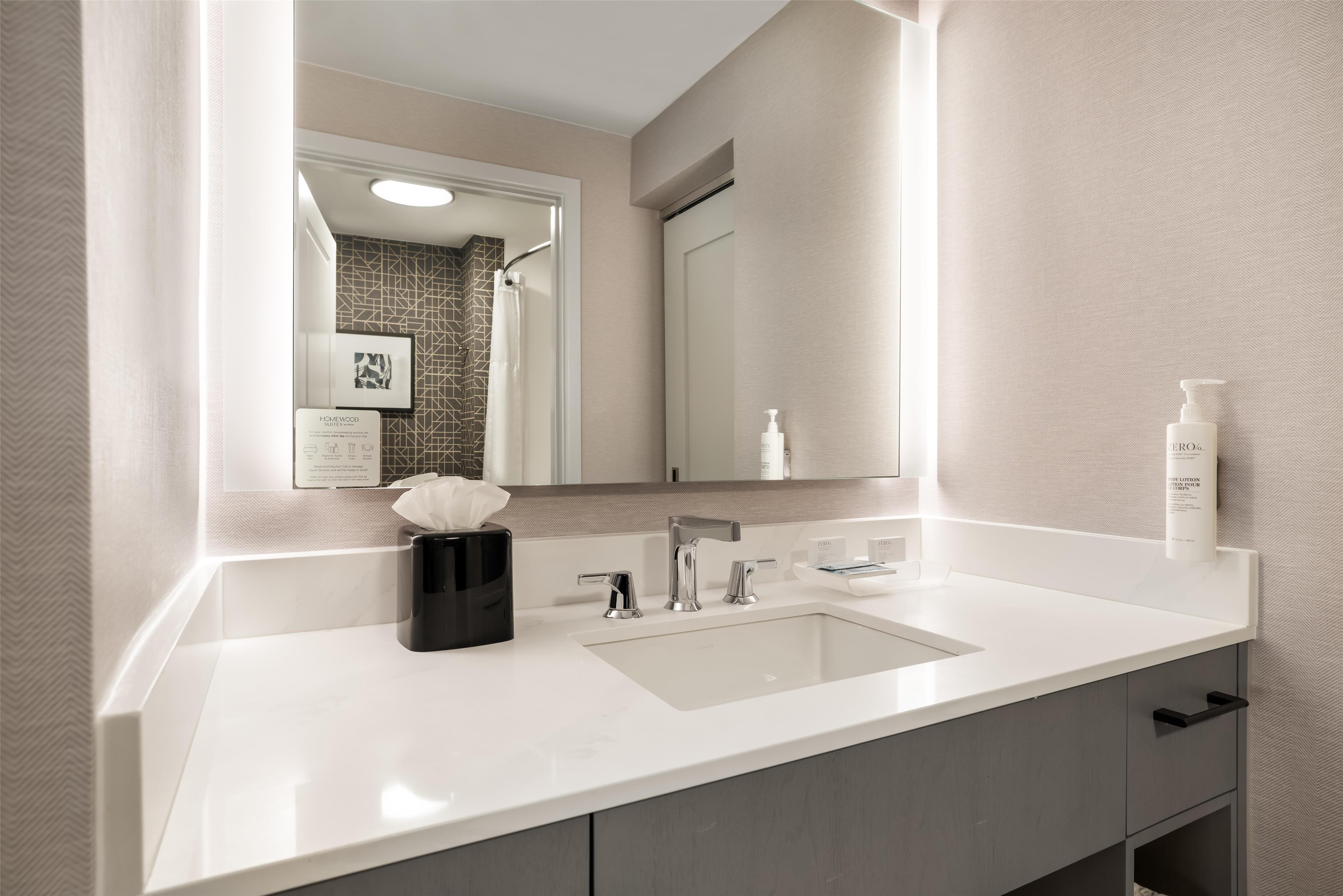 Guest room bath