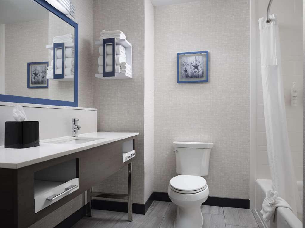 Hampton Inn & Suites Dallas-DFW ARPT W-SH 183 Hurst - Tap to explore photos
