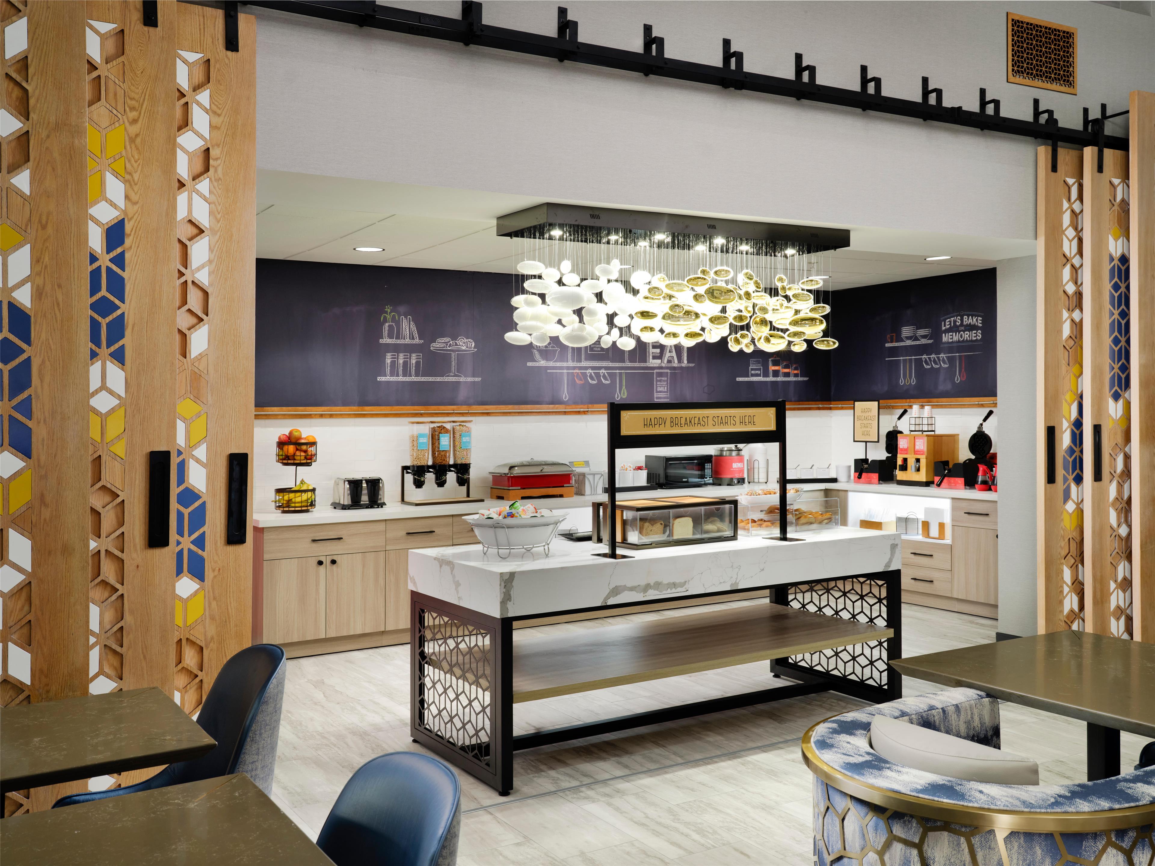 Breakfast Area | Hampton Inn & Suites Dallas-DFW ARPT W-SH 183 Hurst