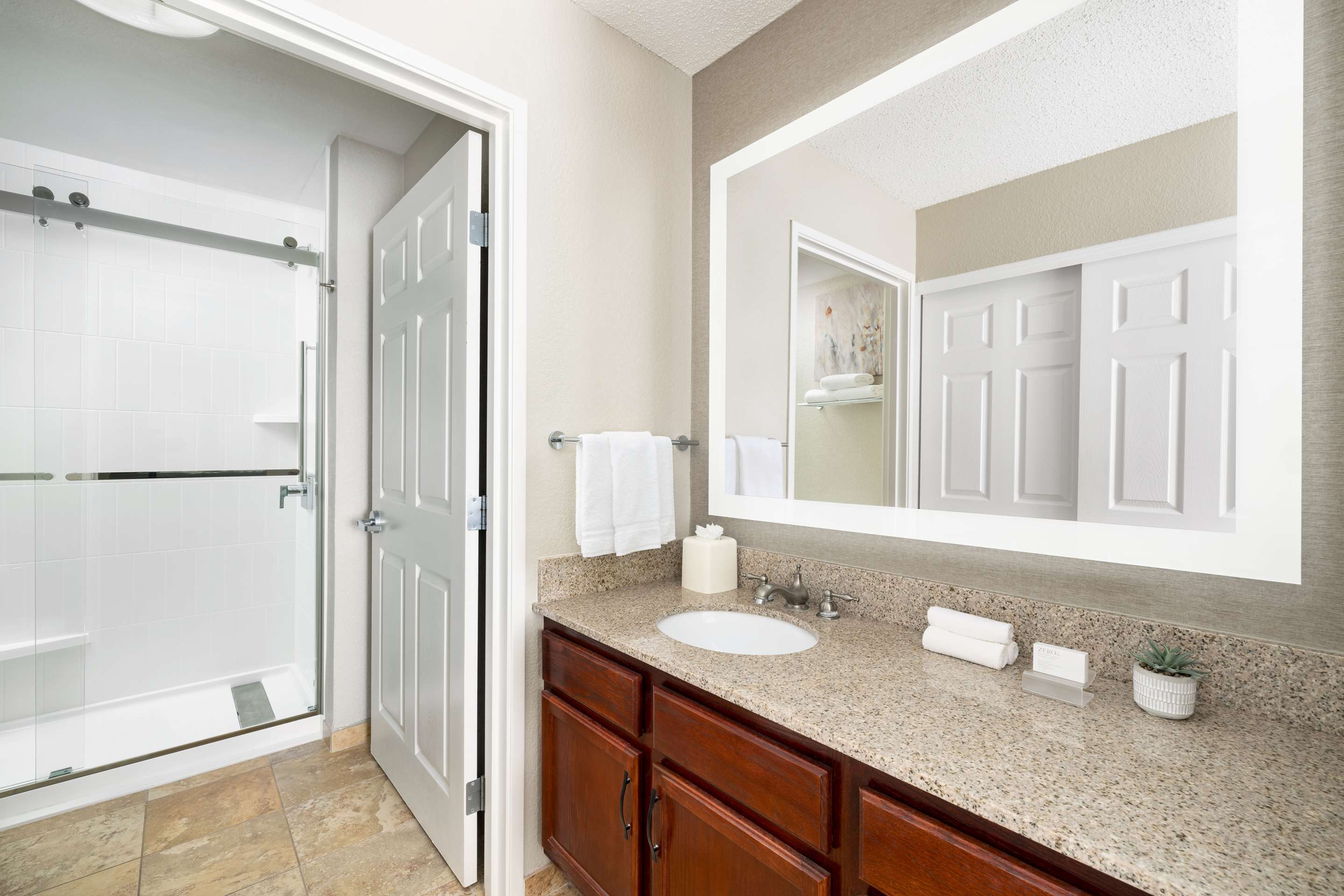 Guest room bath