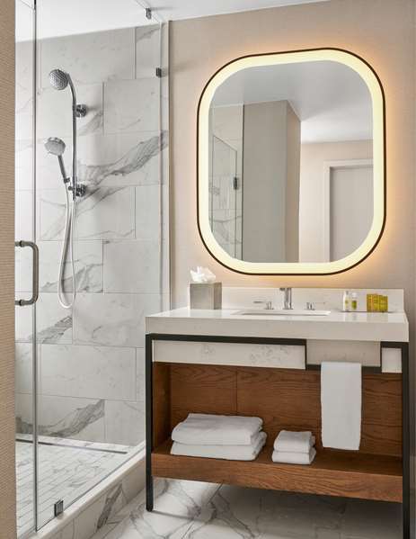  - DoubleTree by Hilton Hotel Love Field Dallas