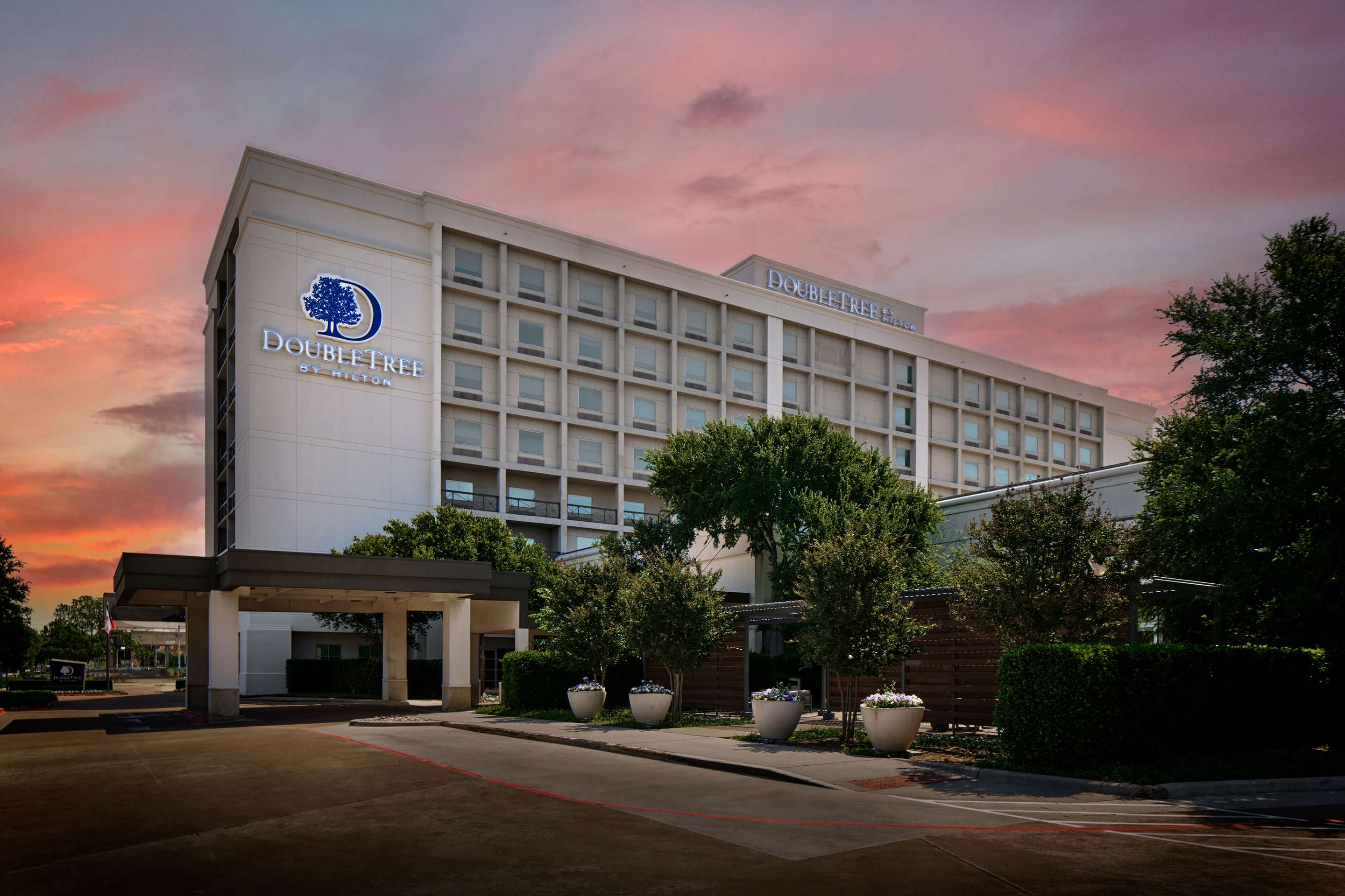 Exterior | DoubleTree by Hilton Hotel Dallas – Love Field