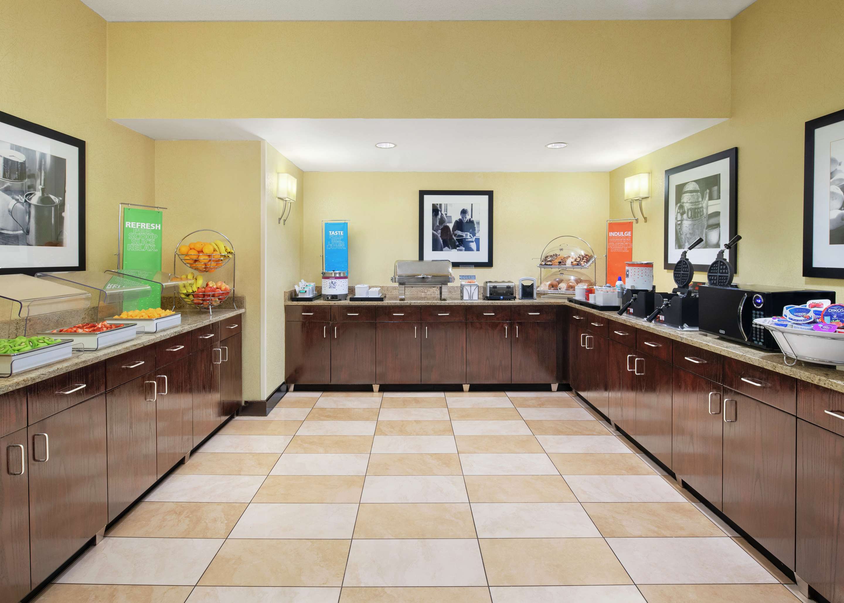 Breakfast Area | Hampton Inn Dallas-Irving-Las Colinas
