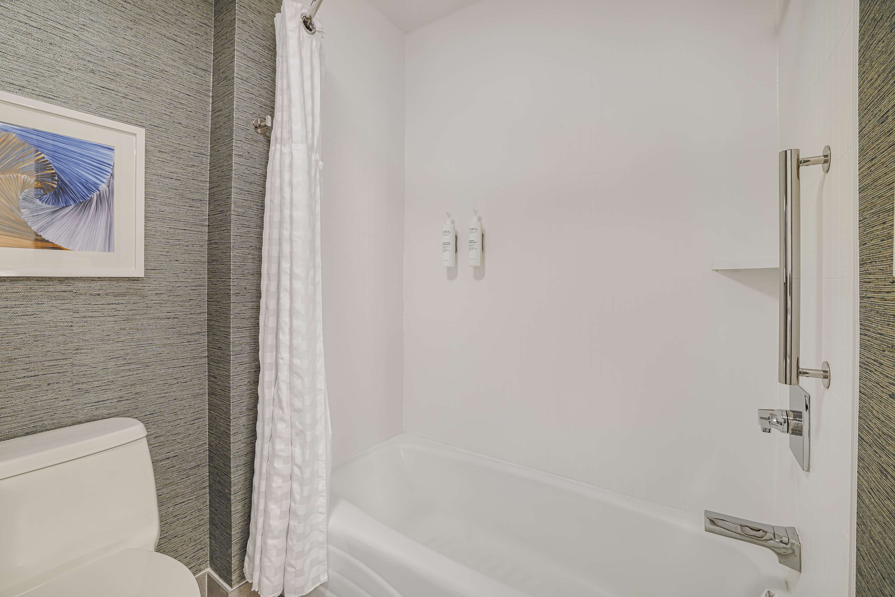 Guest room bath