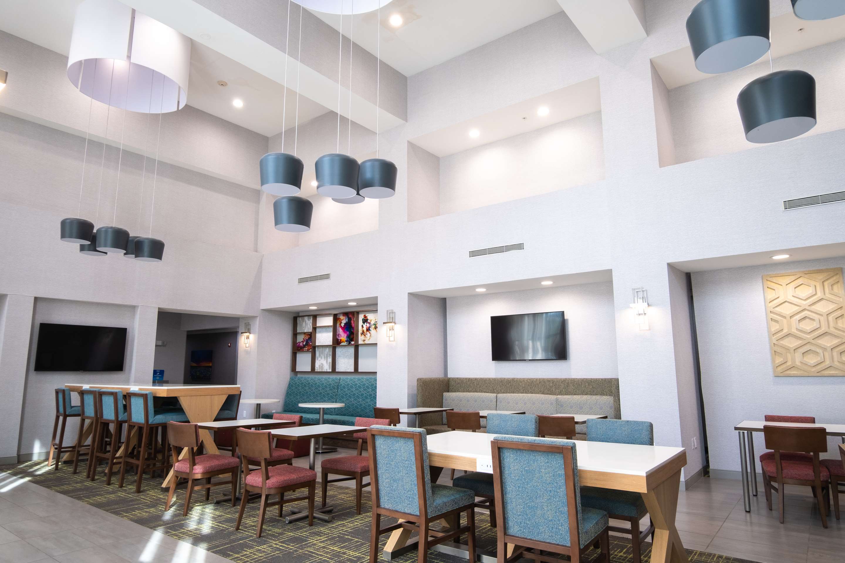Breakfast Area | Hampton Inn & Suites Dallas/Lewisville-Vista Ridge Mall, TX