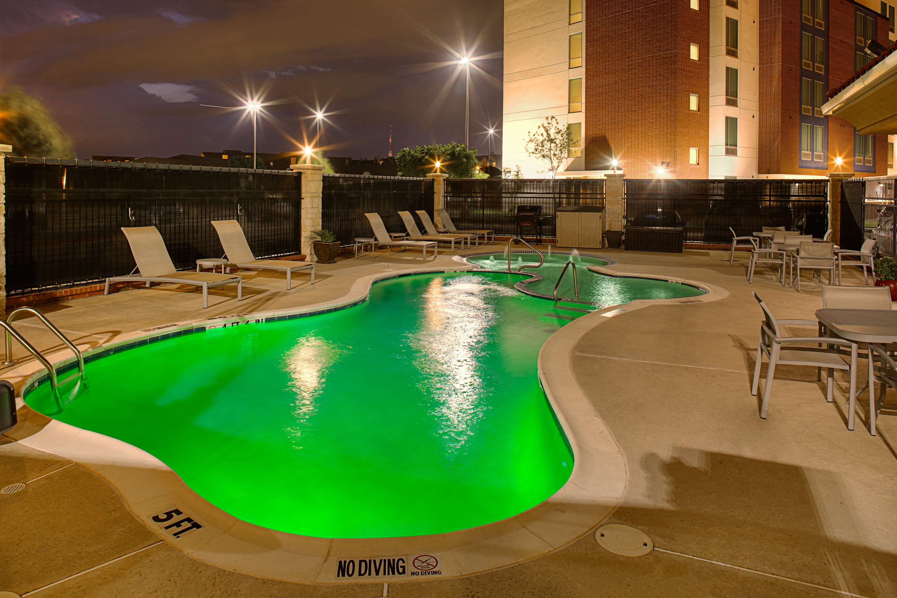 Pool | Hampton Inn & Suites Dallas/Lewisville-Vista Ridge Mall, TX