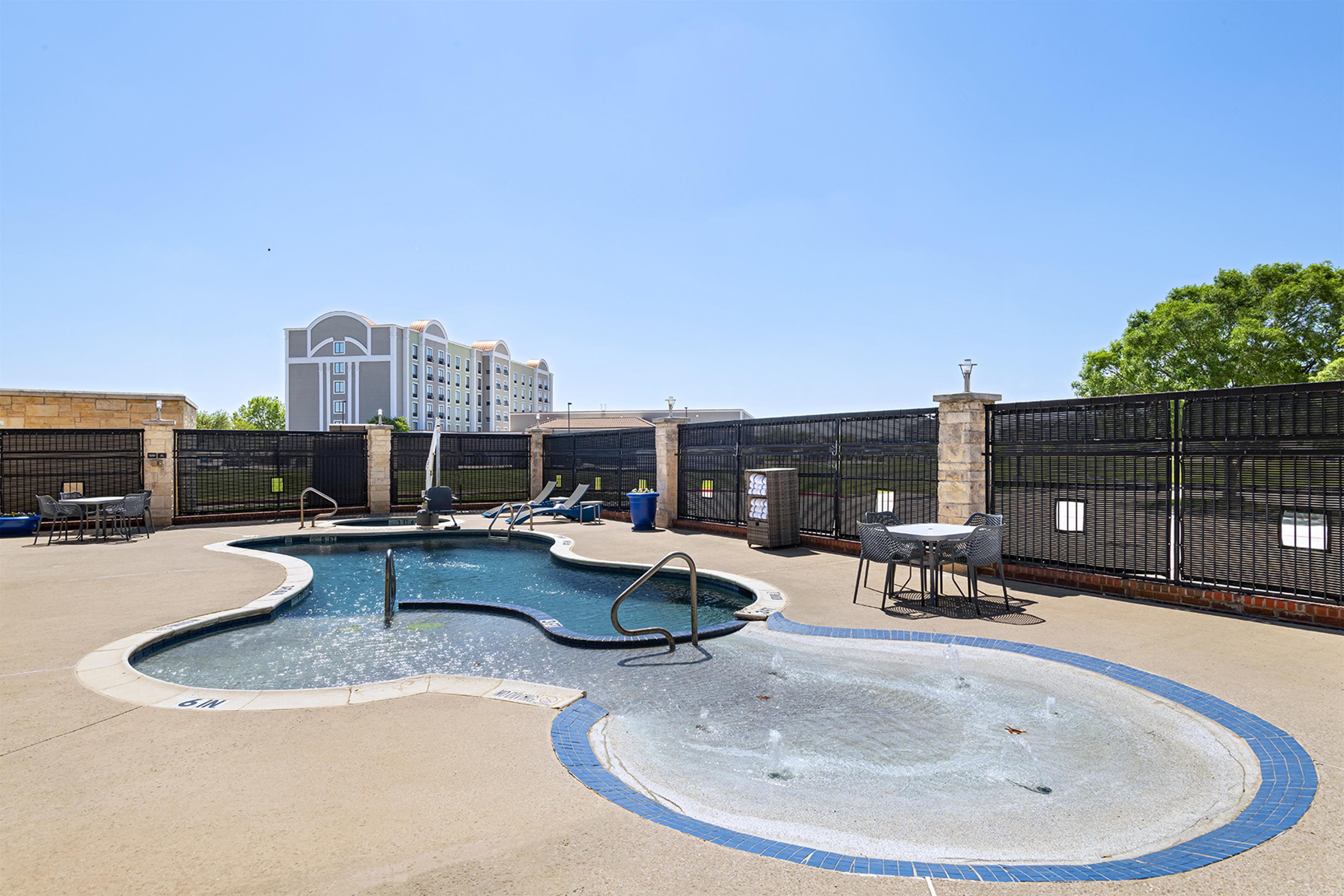 Pool | Hampton Inn & Suites Dallas/Lewisville-Vista Ridge Mall, TX