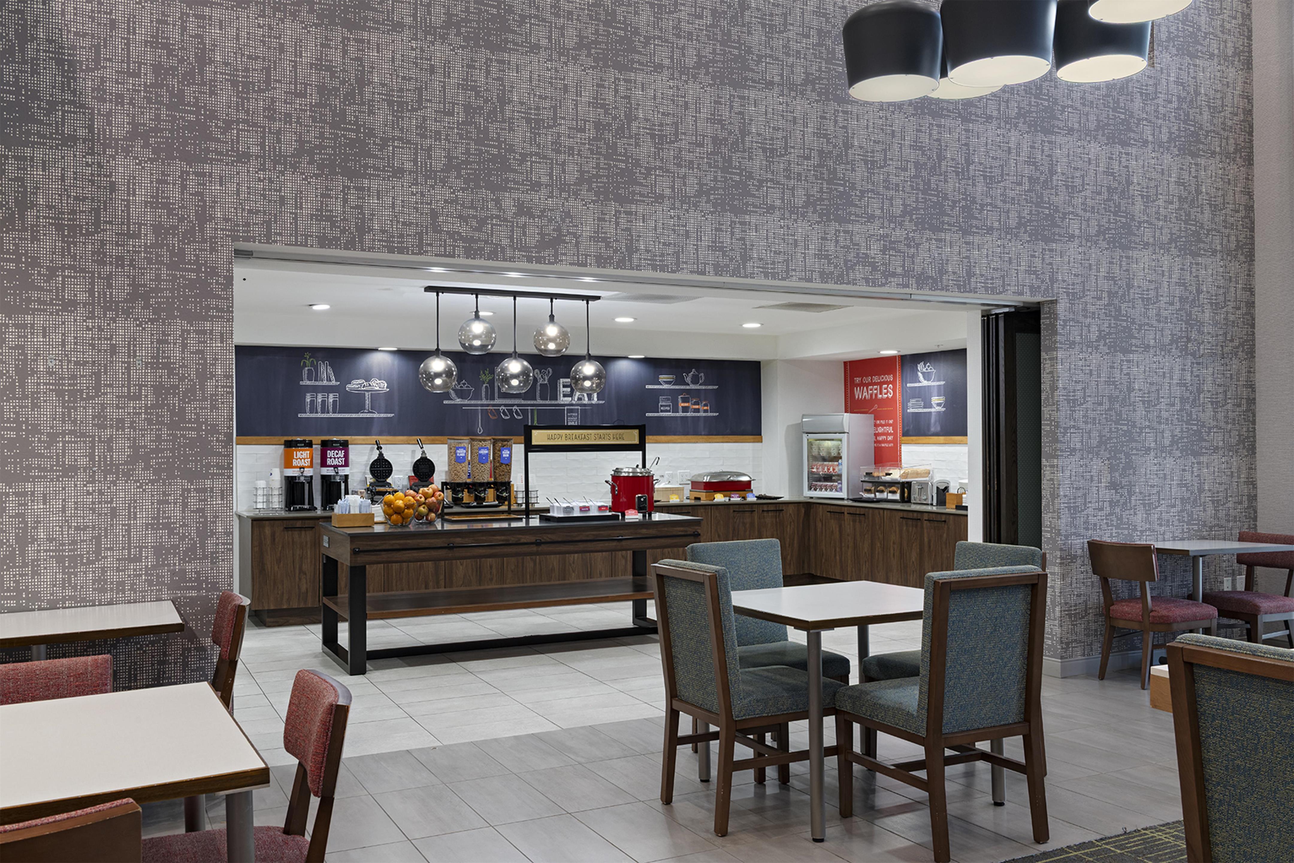 Breakfast Area | Hampton Inn & Suites Dallas/Lewisville-Vista Ridge Mall, TX
