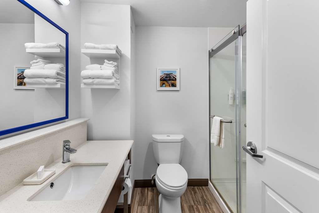 Hampton Inn Dayton/Huber Heights-guestroom-Guest Room,Bathroom,On-Site.jpg