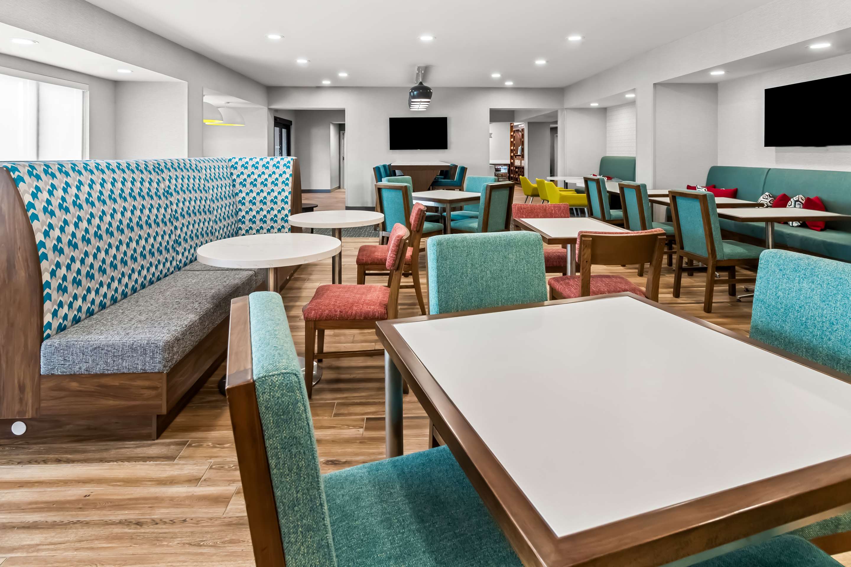 Breakfast Area | Hampton Inn by Hilton Dayton South
