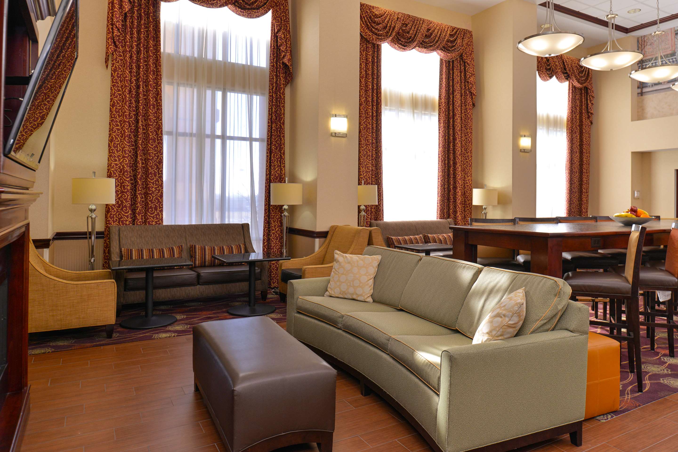 Lobby | Hampton Inn & Suites Dayton - Vandalia