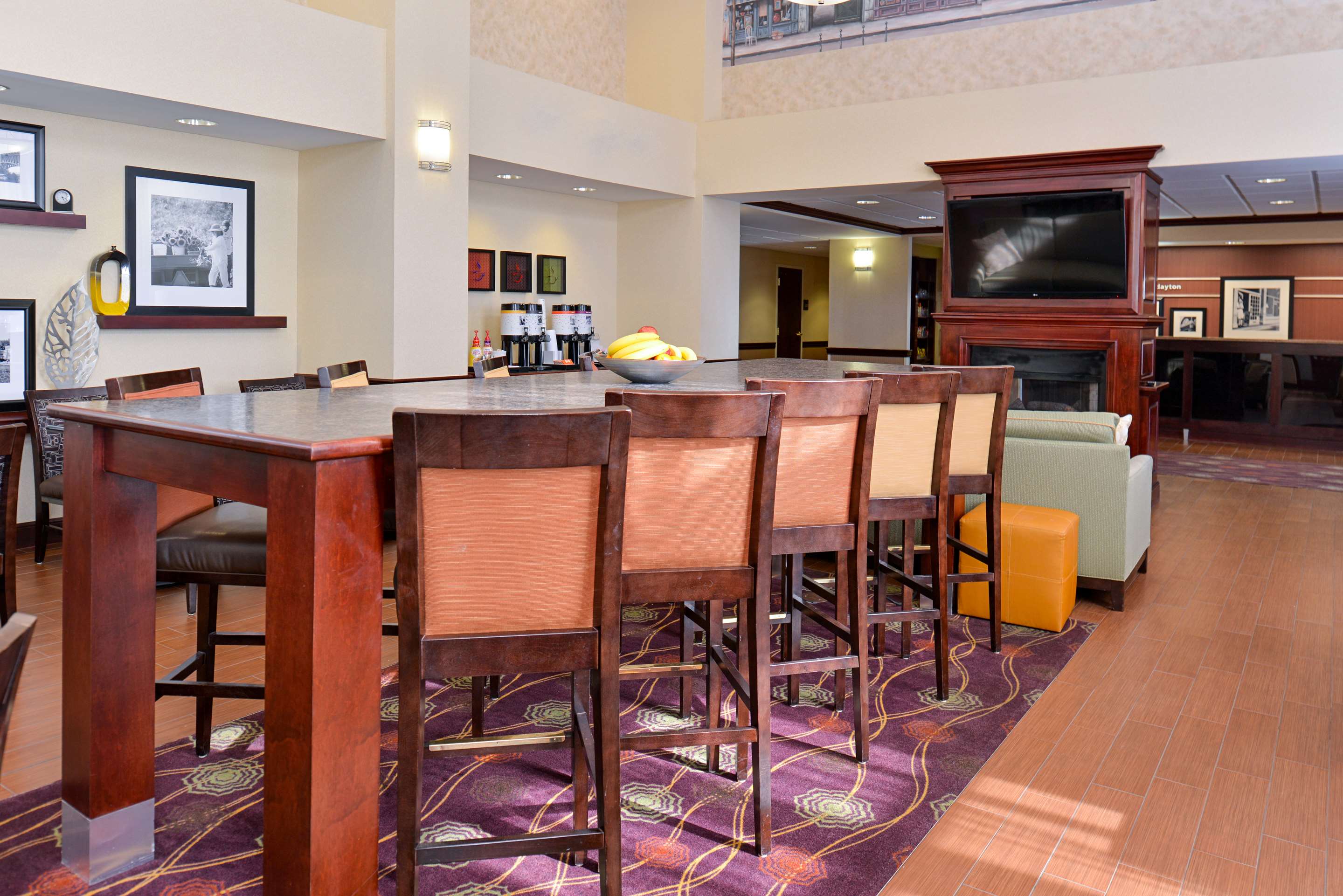 Lobby | Hampton Inn & Suites Dayton - Vandalia